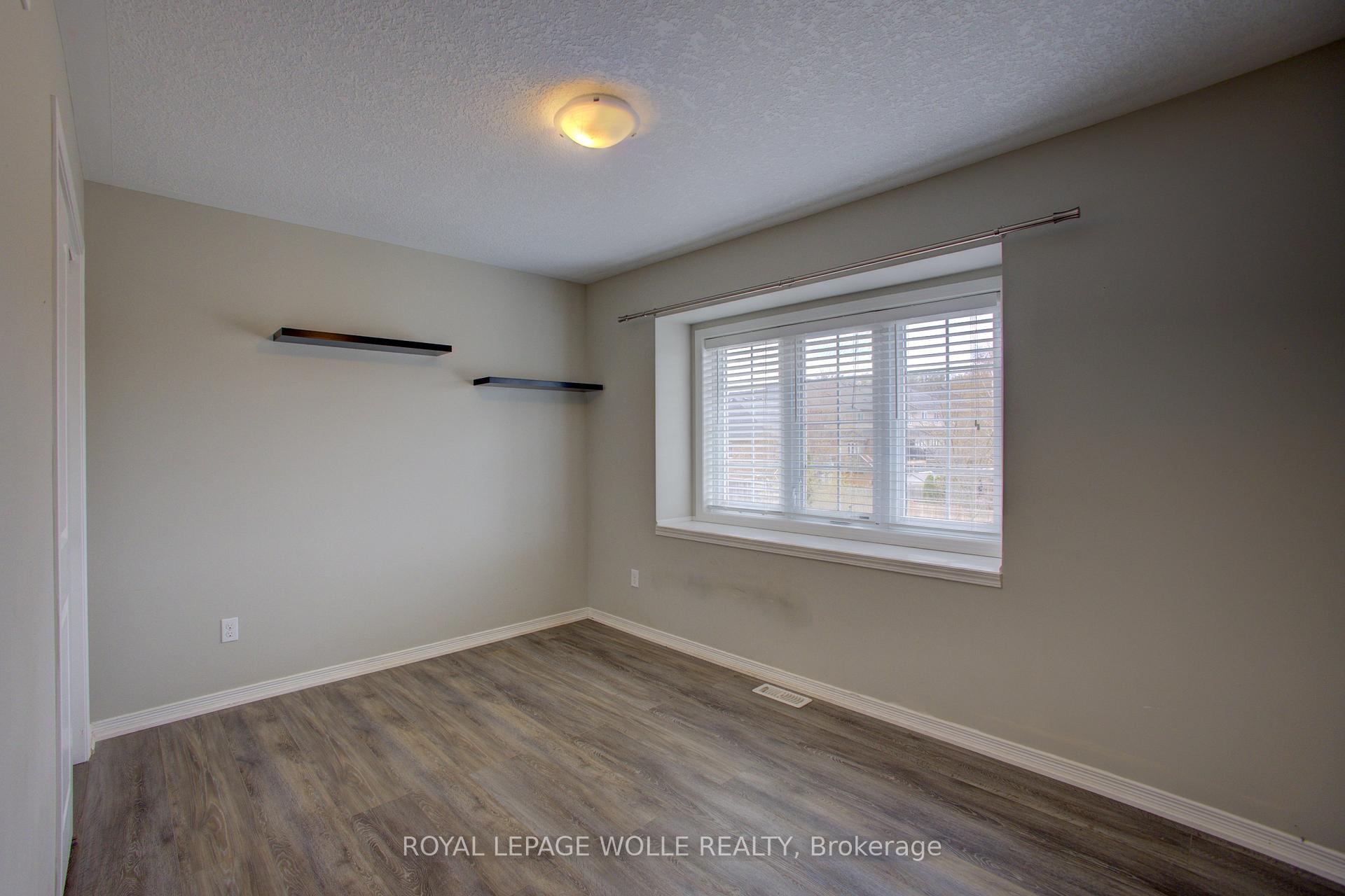 Photo 12 of 945 Zeller Crescent, Kitchener — HOMEH