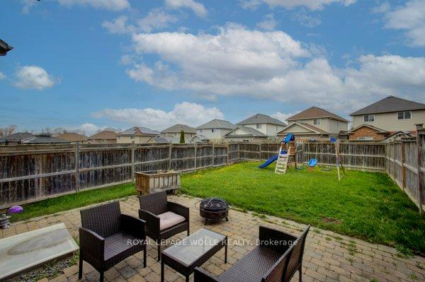 Photo 18 of 945 Zeller Crescent, Kitchener — HOMEH