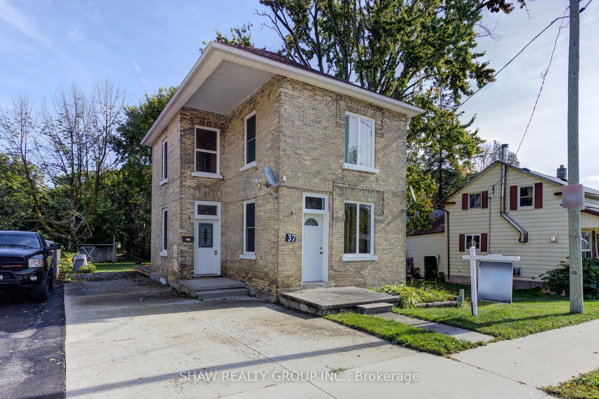 Front of 37 Elora Street S