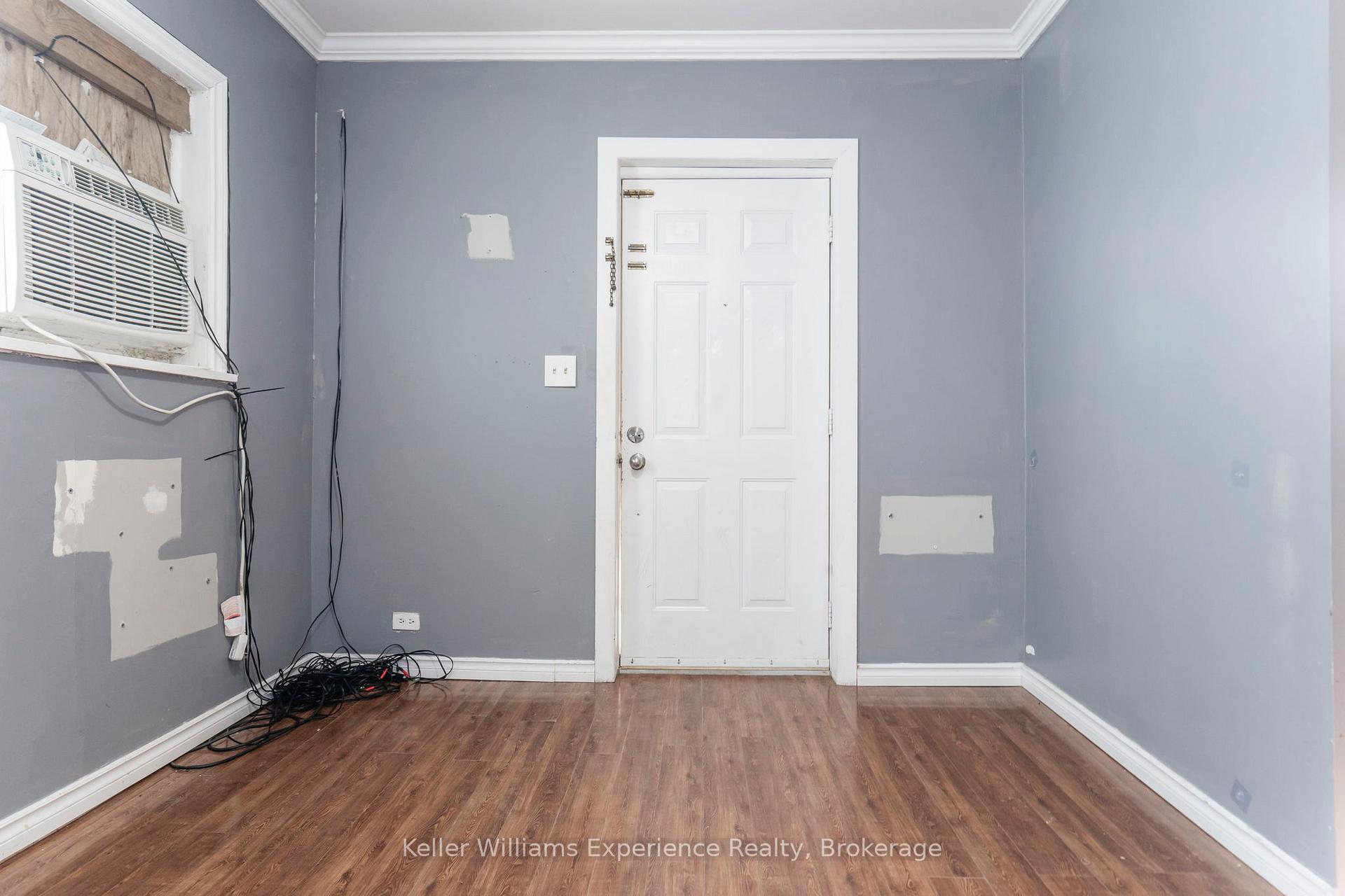 Photo 5 of 396 Russell Street, Midland — HOMEH