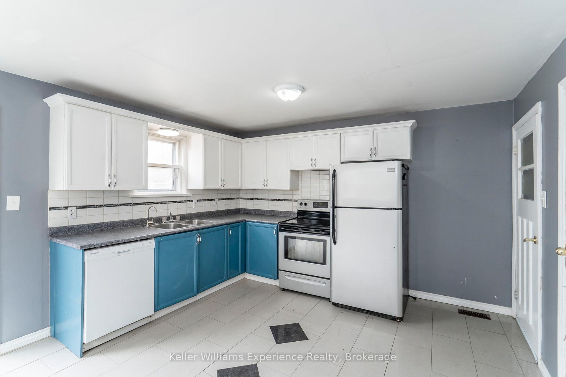 Photo 9 of 396 Russell Street, Midland — HOMEH