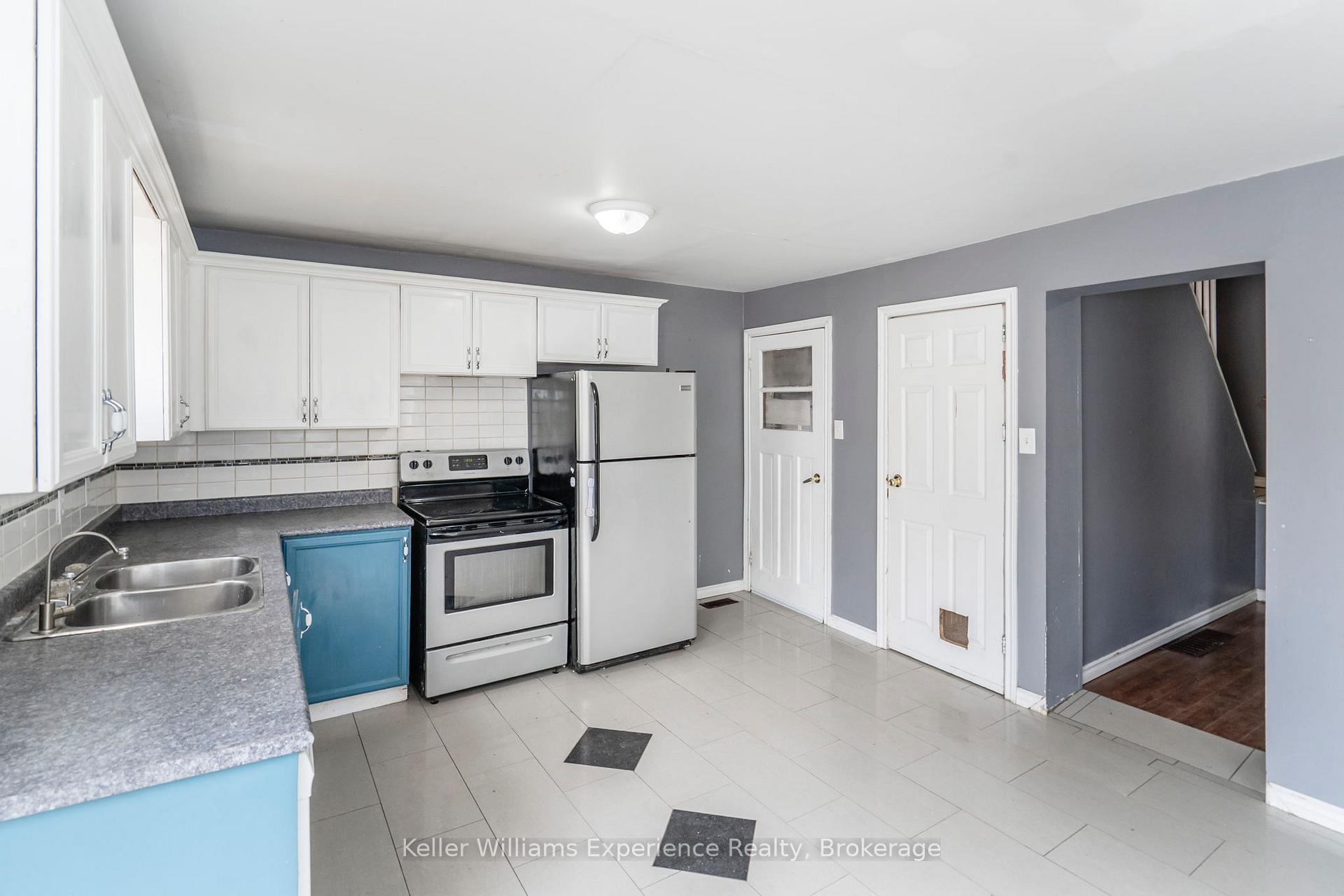 Photo 11 of 396 Russell Street, Midland — HOMEH