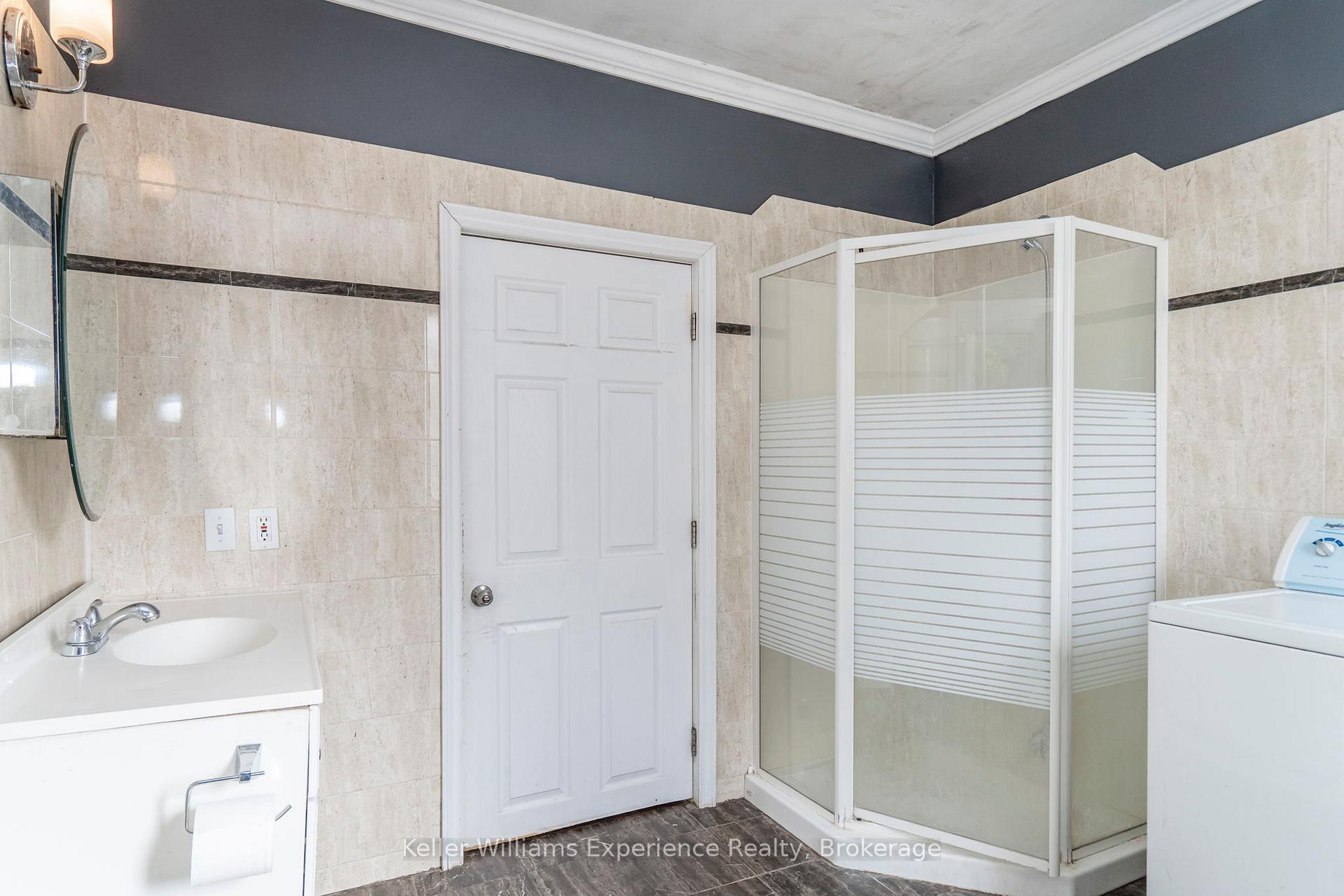 Photo 13 of 396 Russell Street, Midland — HOMEH