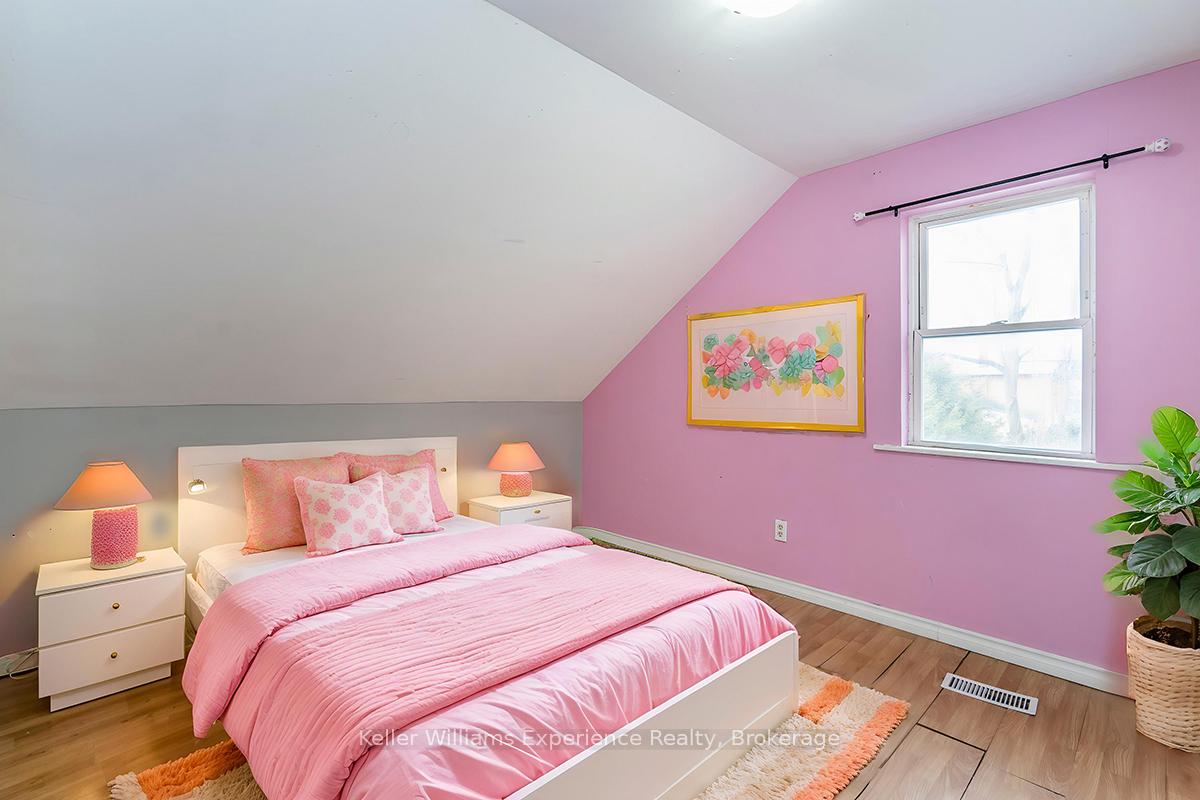 Photo 20 of 396 Russell Street, Midland — HOMEH