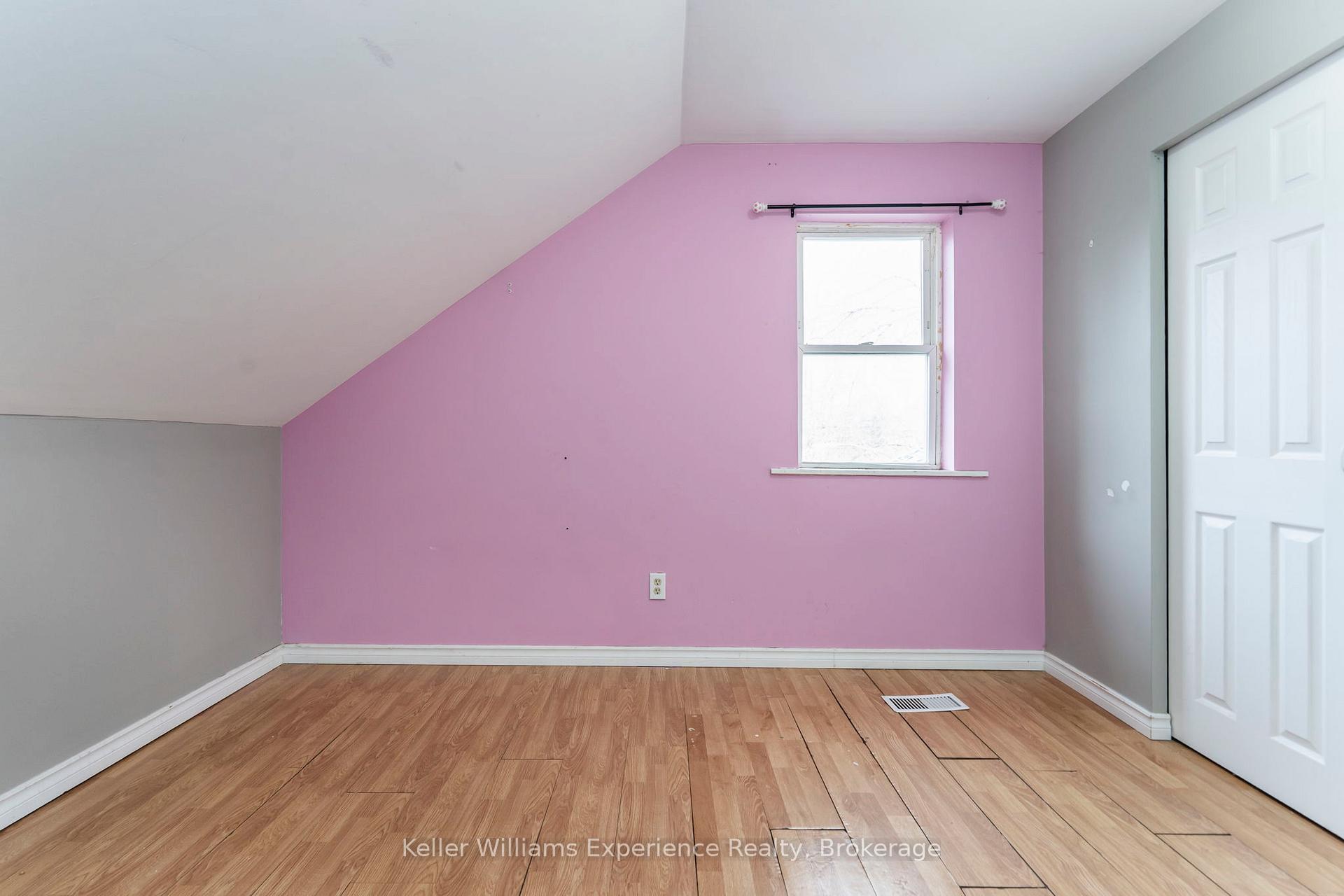 Photo 21 of 396 Russell Street, Midland — HOMEH