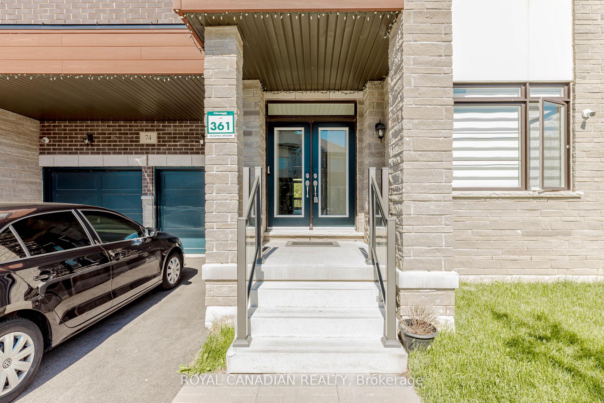 Photo 2 of 74 Cattail Crescent, Hamilton, Waterdown — HOMEH