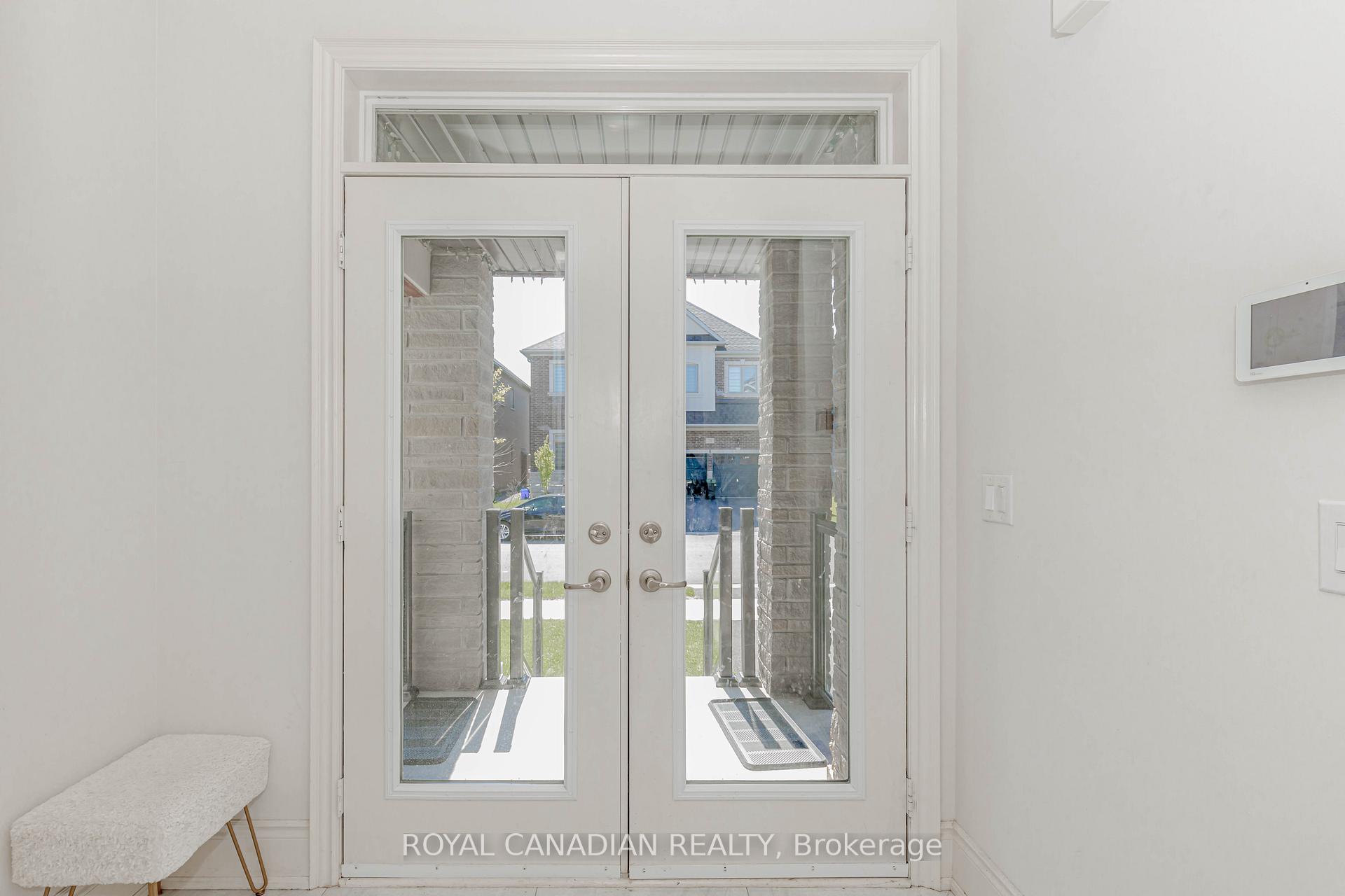 Photo 3 of 74 Cattail Crescent, Hamilton, Waterdown — HOMEH