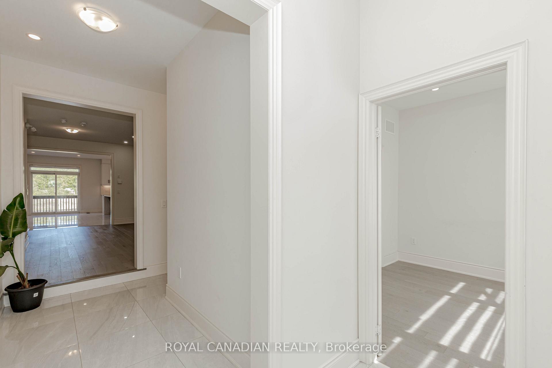Photo 4 of 74 Cattail Crescent, Hamilton, Waterdown — HOMEH