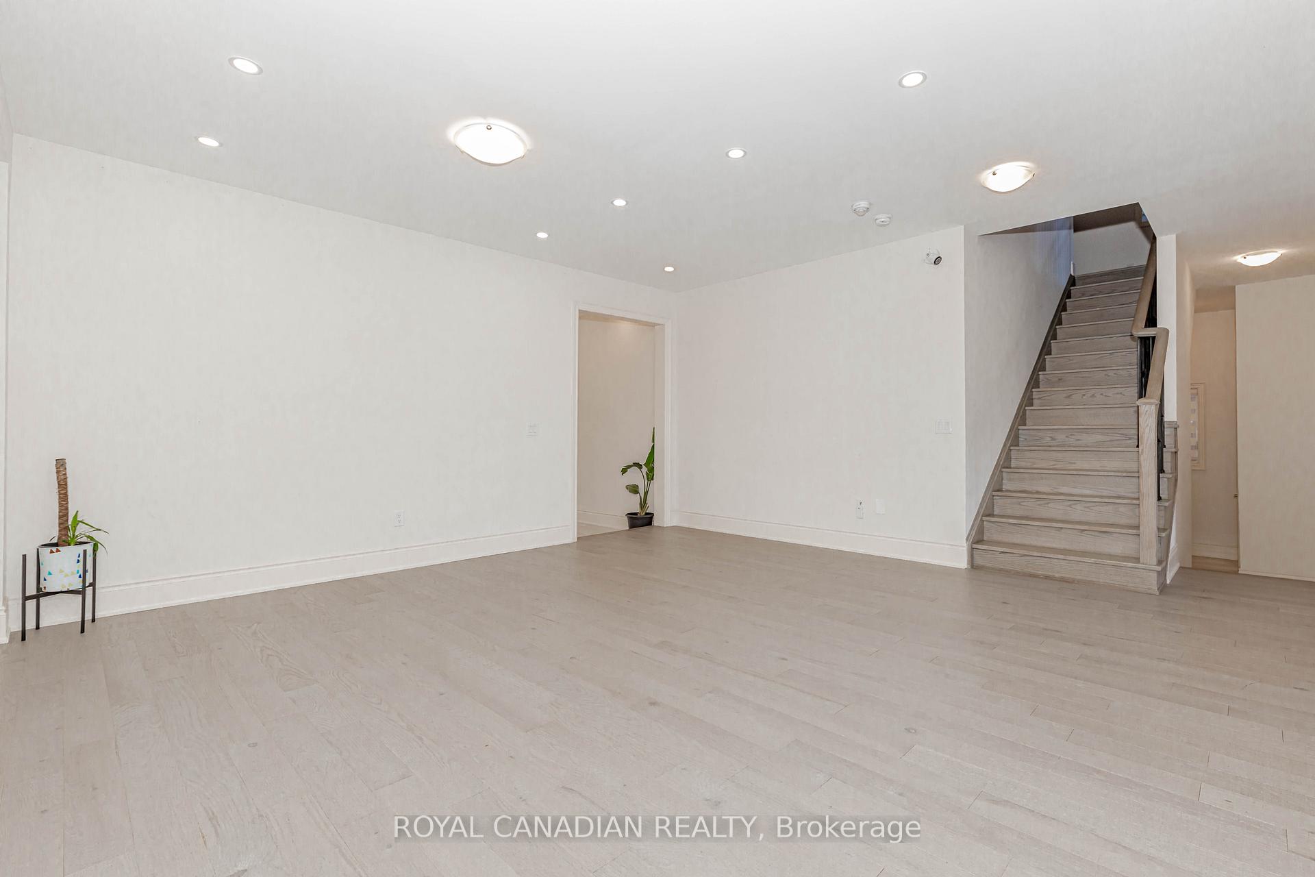 Photo 9 of 74 Cattail Crescent, Hamilton, Waterdown — HOMEH