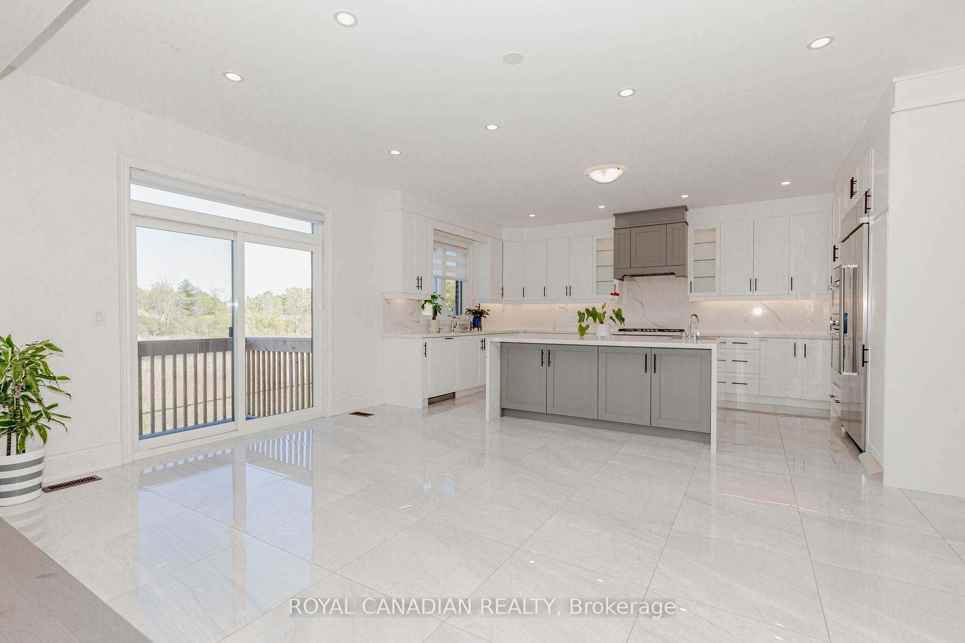 Photo 10 of 74 Cattail Crescent, Hamilton, Waterdown — HOMEH