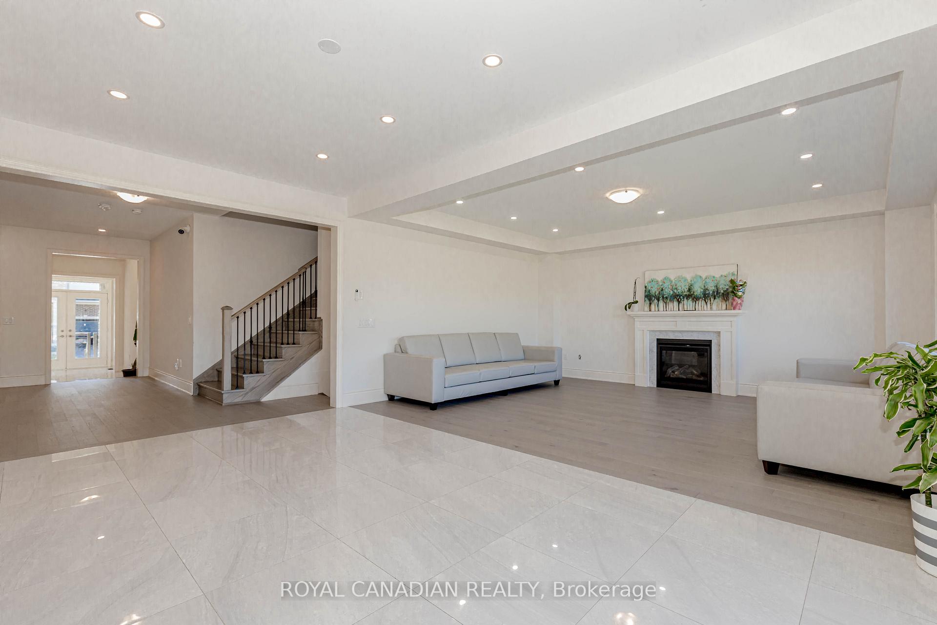 Photo 12 of 74 Cattail Crescent, Hamilton, Waterdown — HOMEH