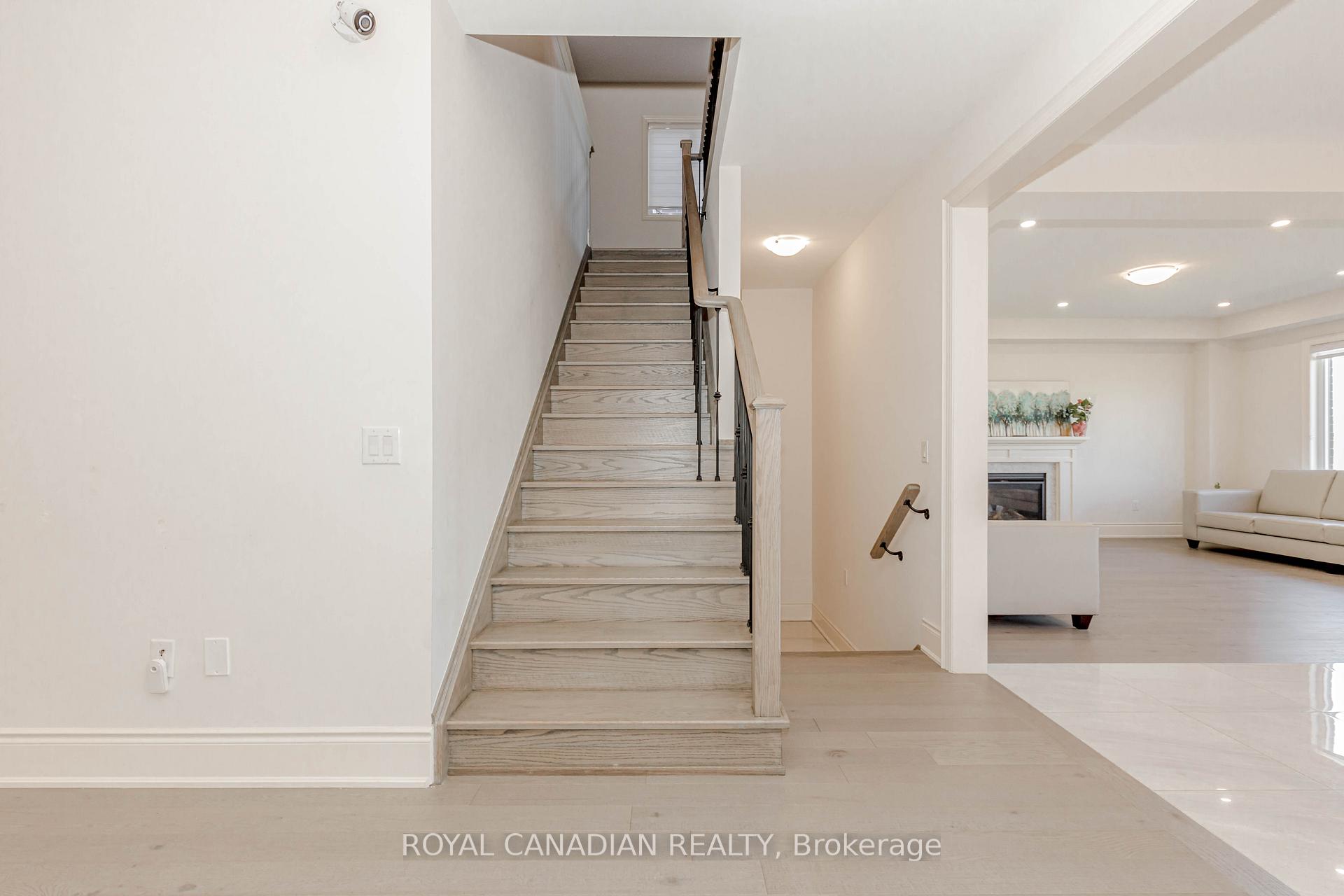 Photo 23 of 74 Cattail Crescent, Hamilton, Waterdown — HOMEH
