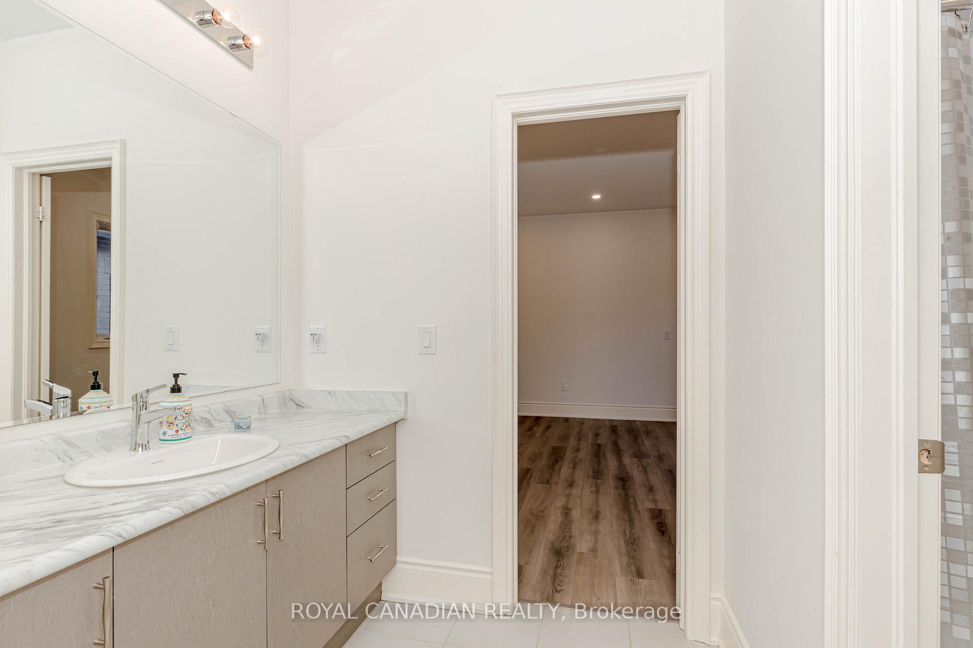 Photo 42 of 74 Cattail Crescent, Hamilton, Waterdown — HOMEH