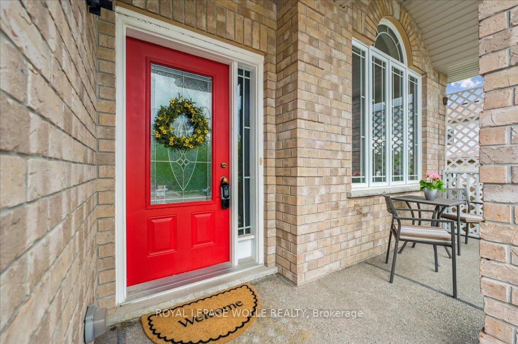 Photo 5 of 504 Country Clair Place, Kitchener — HOMEH