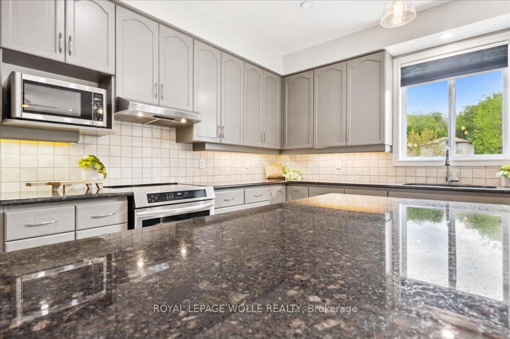 Photo 12 of 504 Country Clair Place, Kitchener — HOMEH
