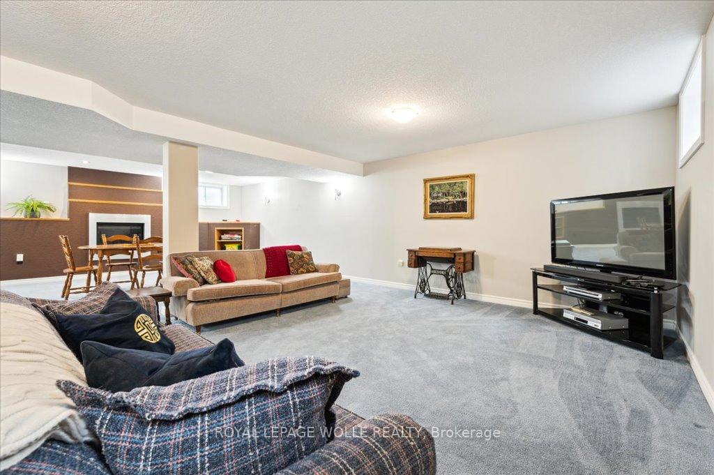 Photo 30 of 504 Country Clair Place, Kitchener — HOMEH