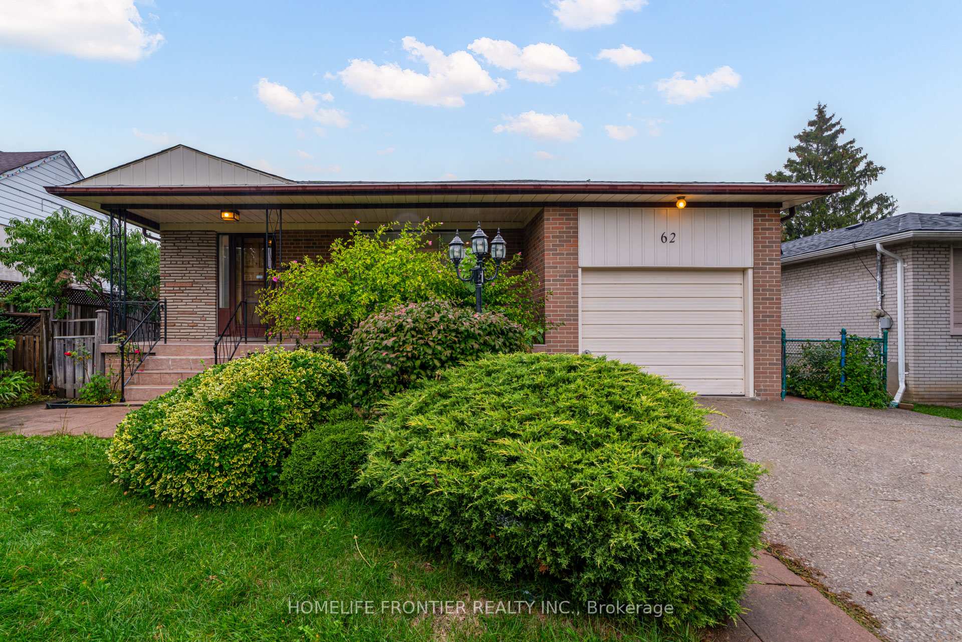 Photo 2 of Unit Lower A, 62 Clark Avenue, Markham, Thornhill — HOMEH