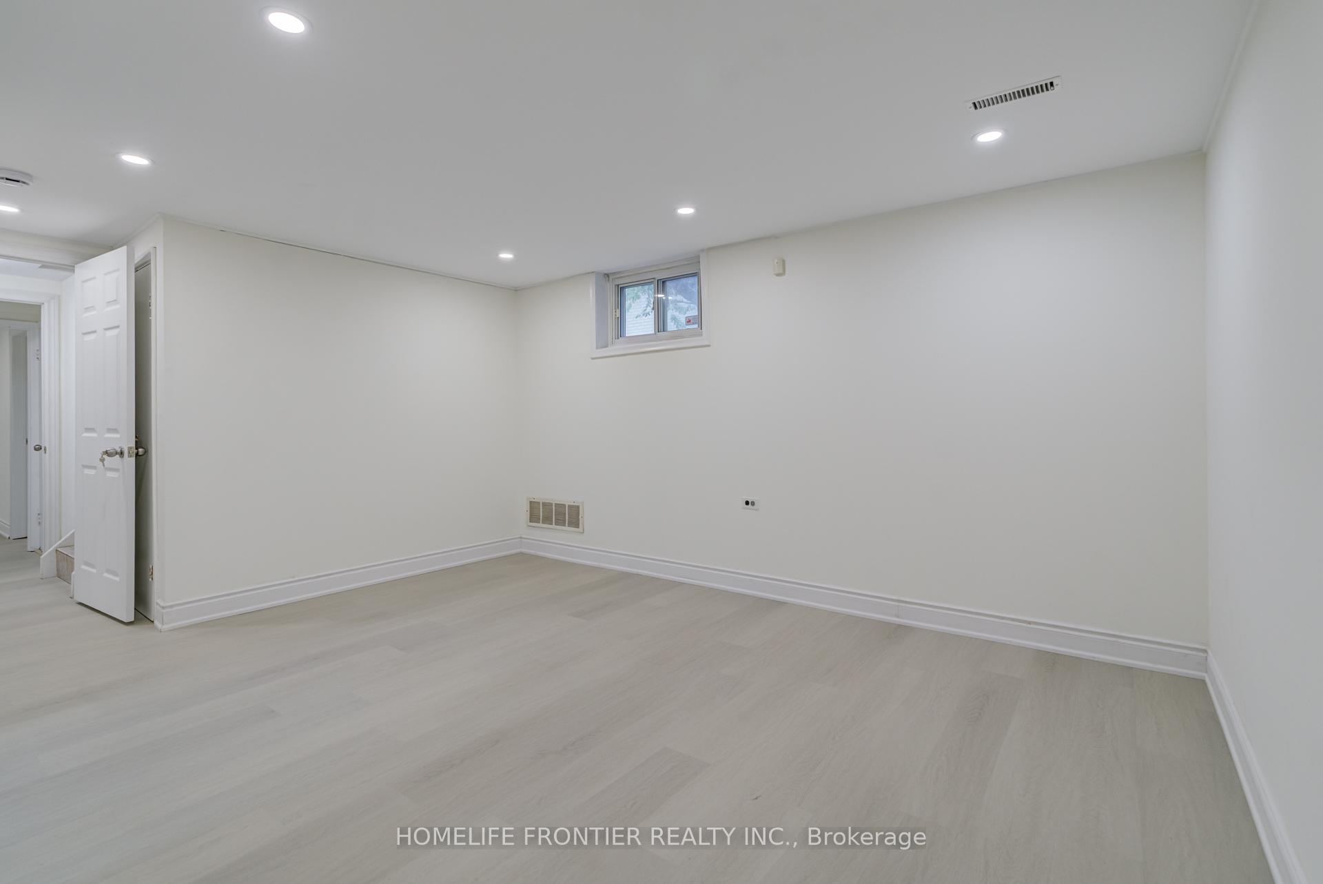 Photo 6 of Unit Lower A, 62 Clark Avenue, Markham, Thornhill — HOMEH