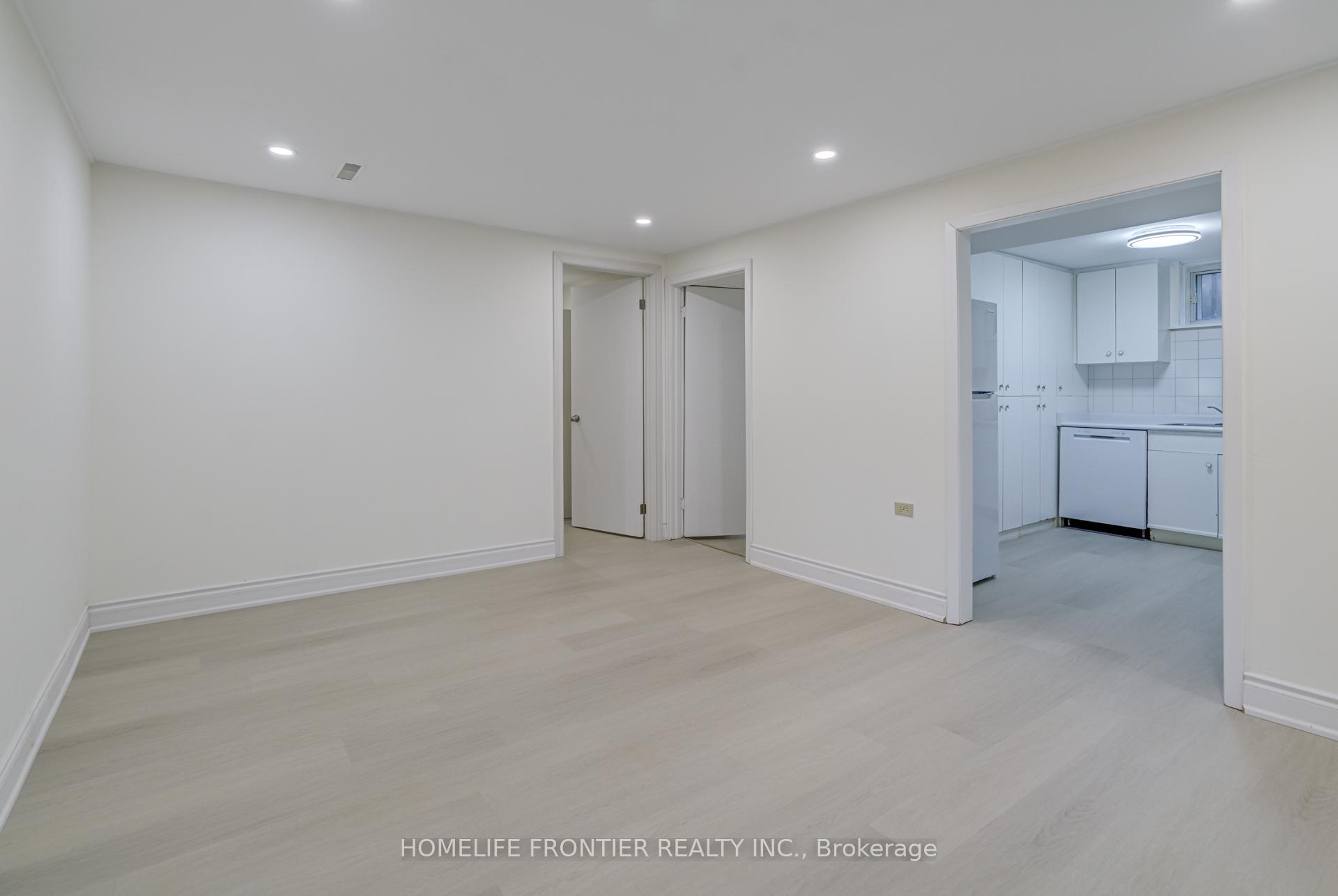 Photo 7 of Unit Lower A, 62 Clark Avenue, Markham, Thornhill — HOMEH