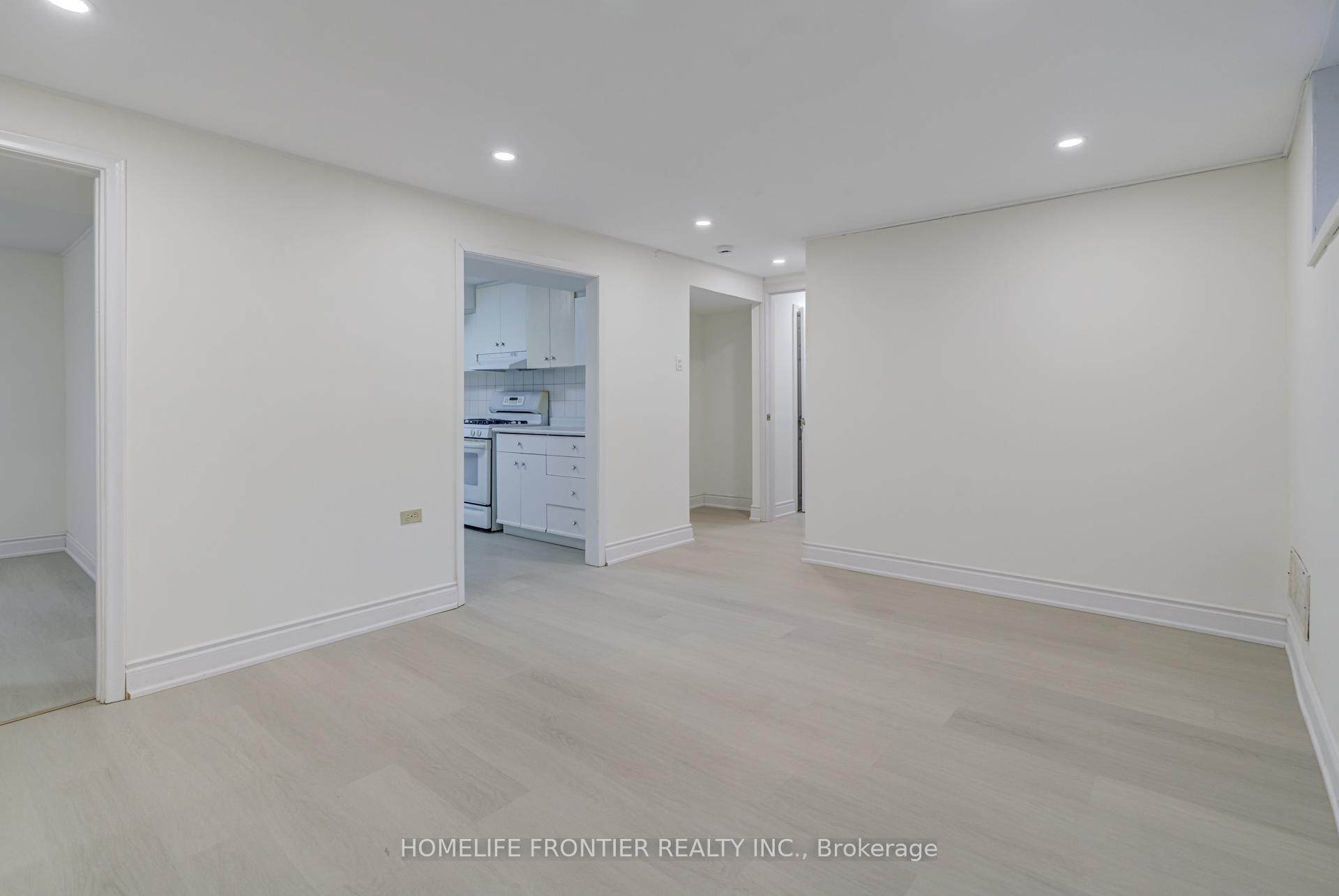 Photo 8 of Unit Lower A, 62 Clark Avenue, Markham, Thornhill — HOMEH