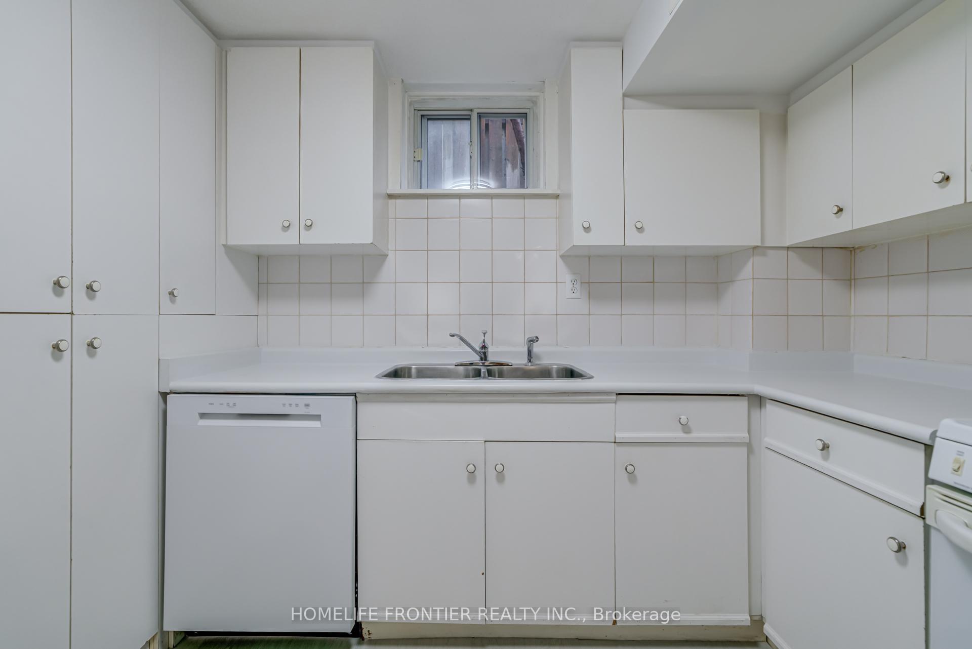Photo 10 of Unit Lower A, 62 Clark Avenue, Markham, Thornhill — HOMEH