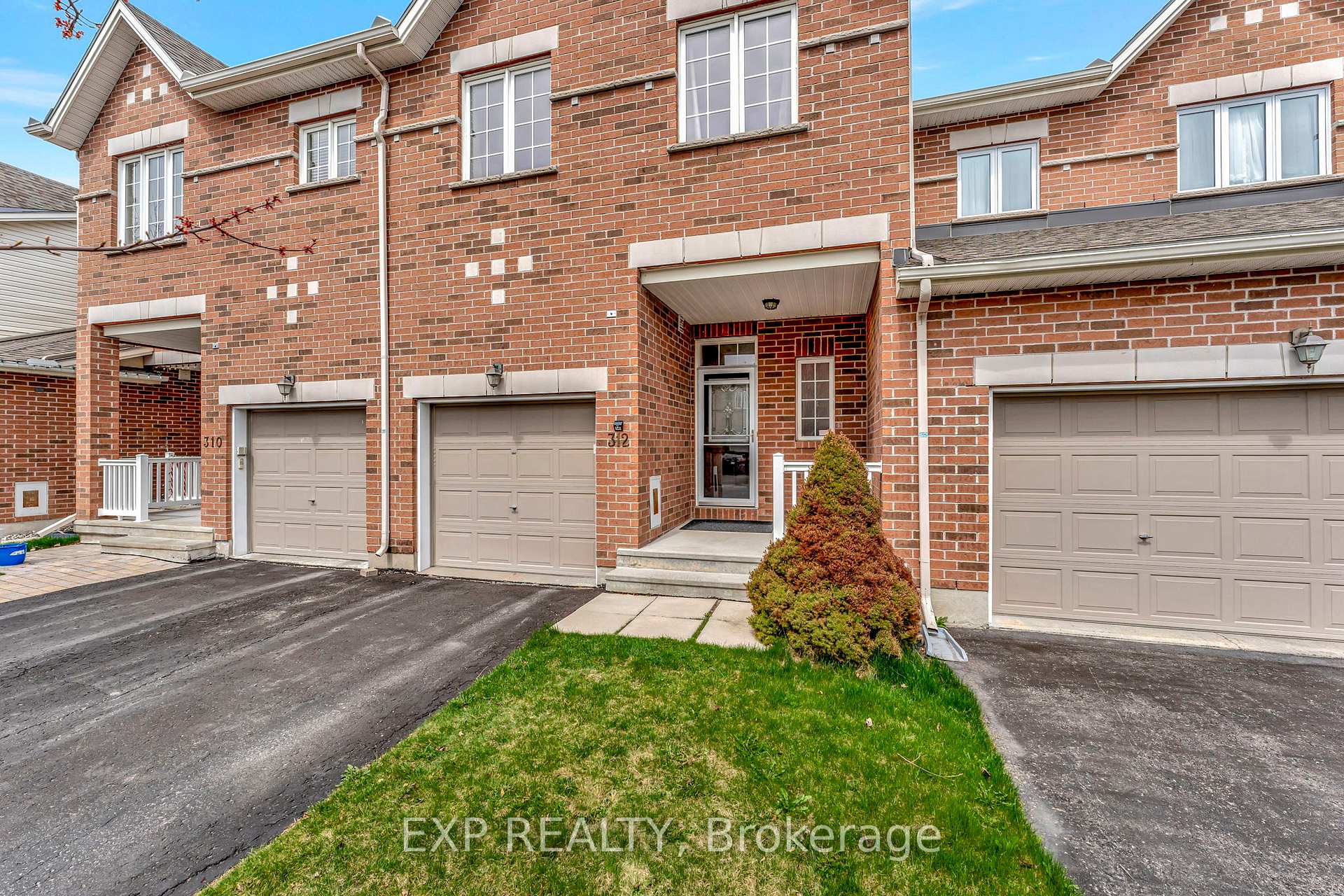 Photo 3 of 312 Waymark Crescent, Ottawa, Kanata - Emerald Meadows/Trailwest — HOMEH