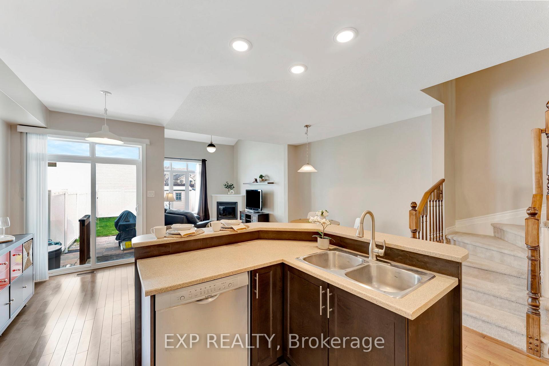 Photo 12 of 312 Waymark Crescent, Ottawa, Kanata - Emerald Meadows/Trailwest — HOMEH