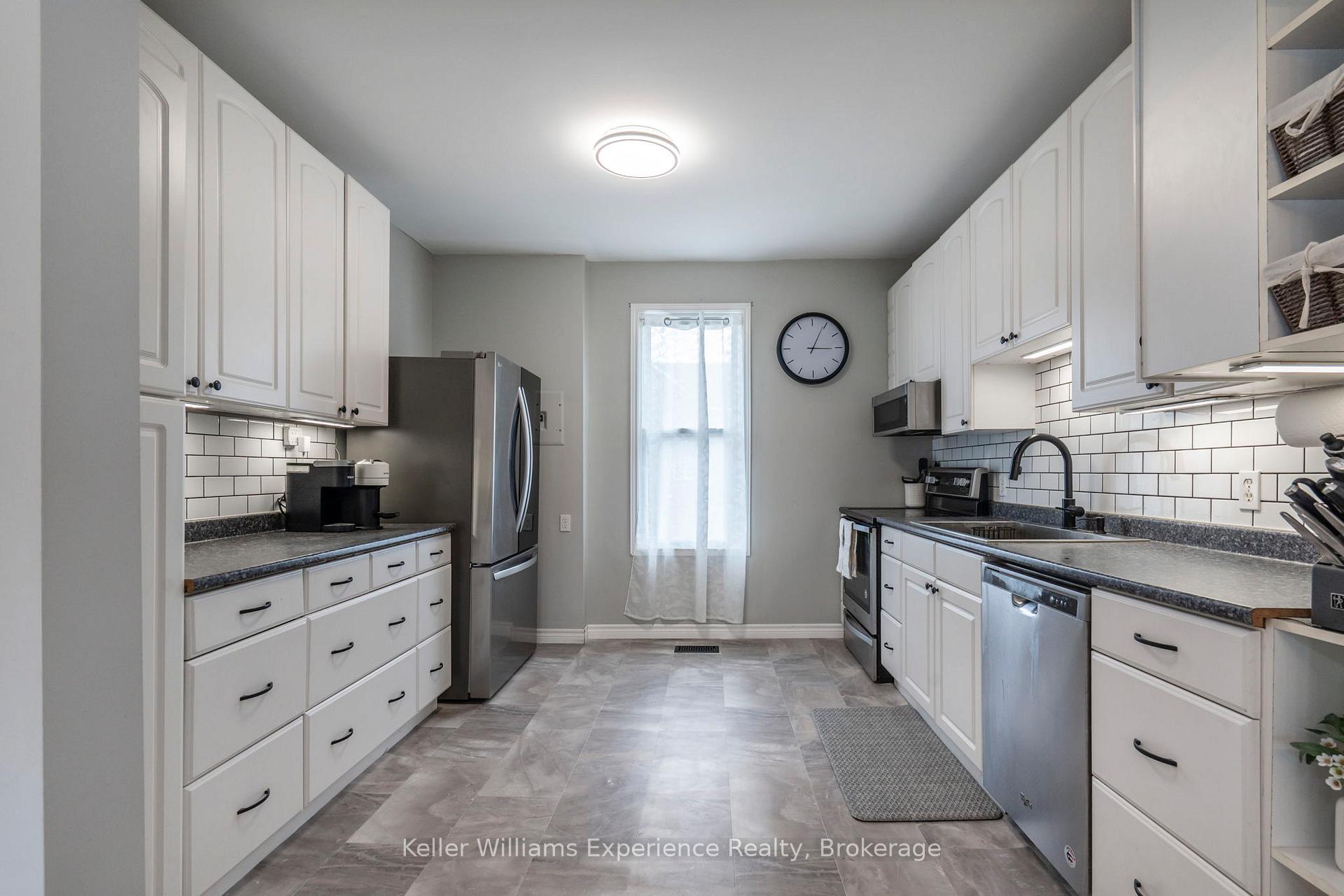Photo 14 of 454 Colborne Street, Midland — HOMEH