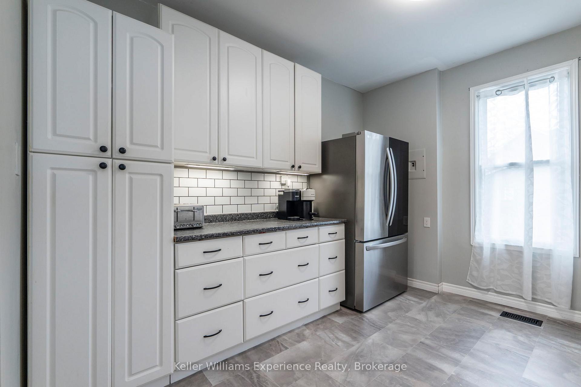 Photo 15 of 454 Colborne Street, Midland — HOMEH