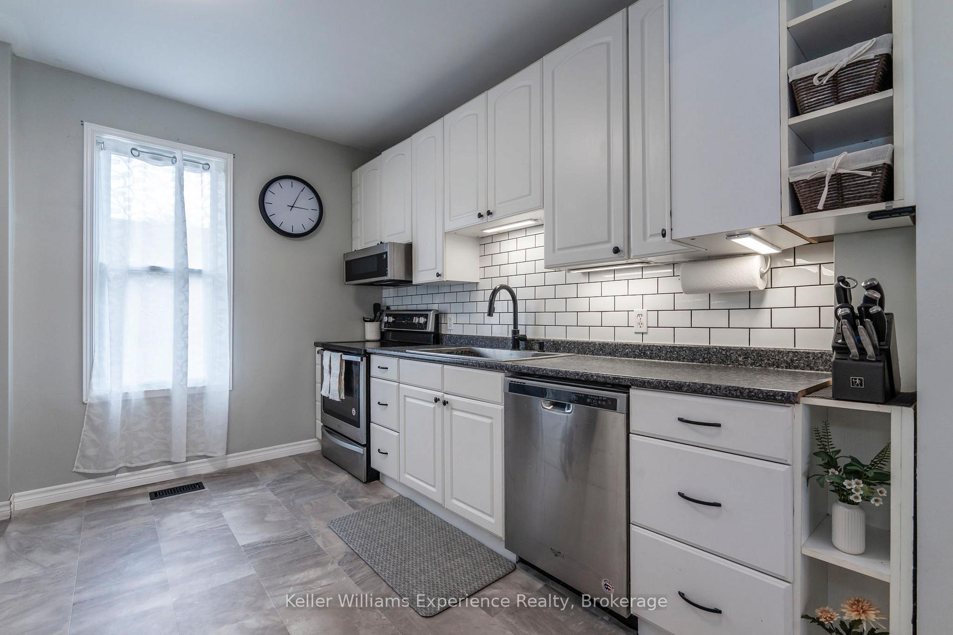 Photo 16 of 454 Colborne Street, Midland — HOMEH