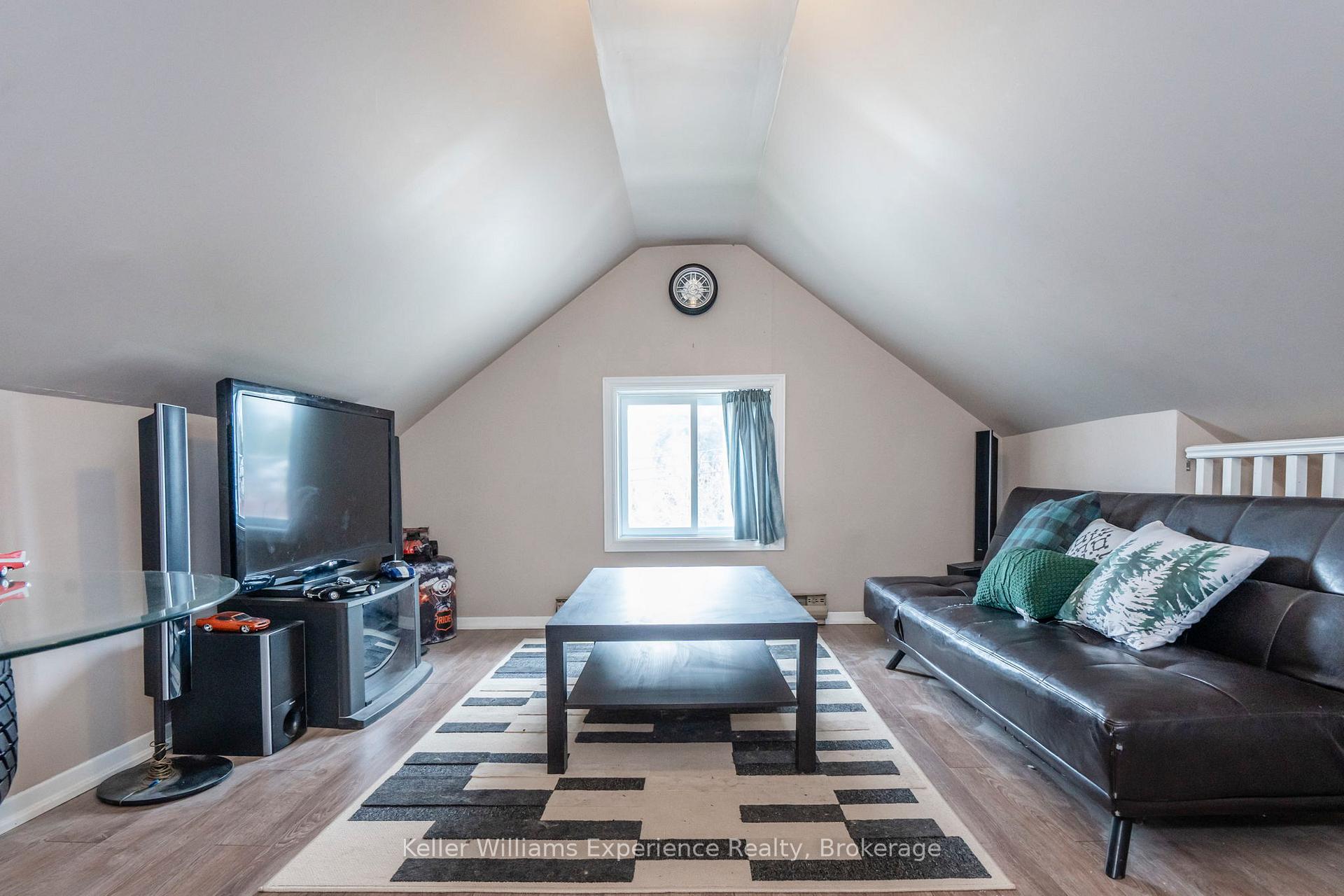 Photo 26 of 454 Colborne Street, Midland — HOMEH