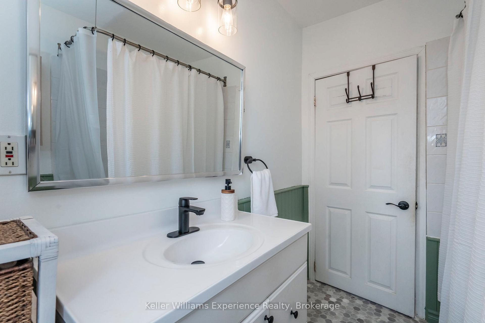 Photo 31 of 454 Colborne Street, Midland — HOMEH