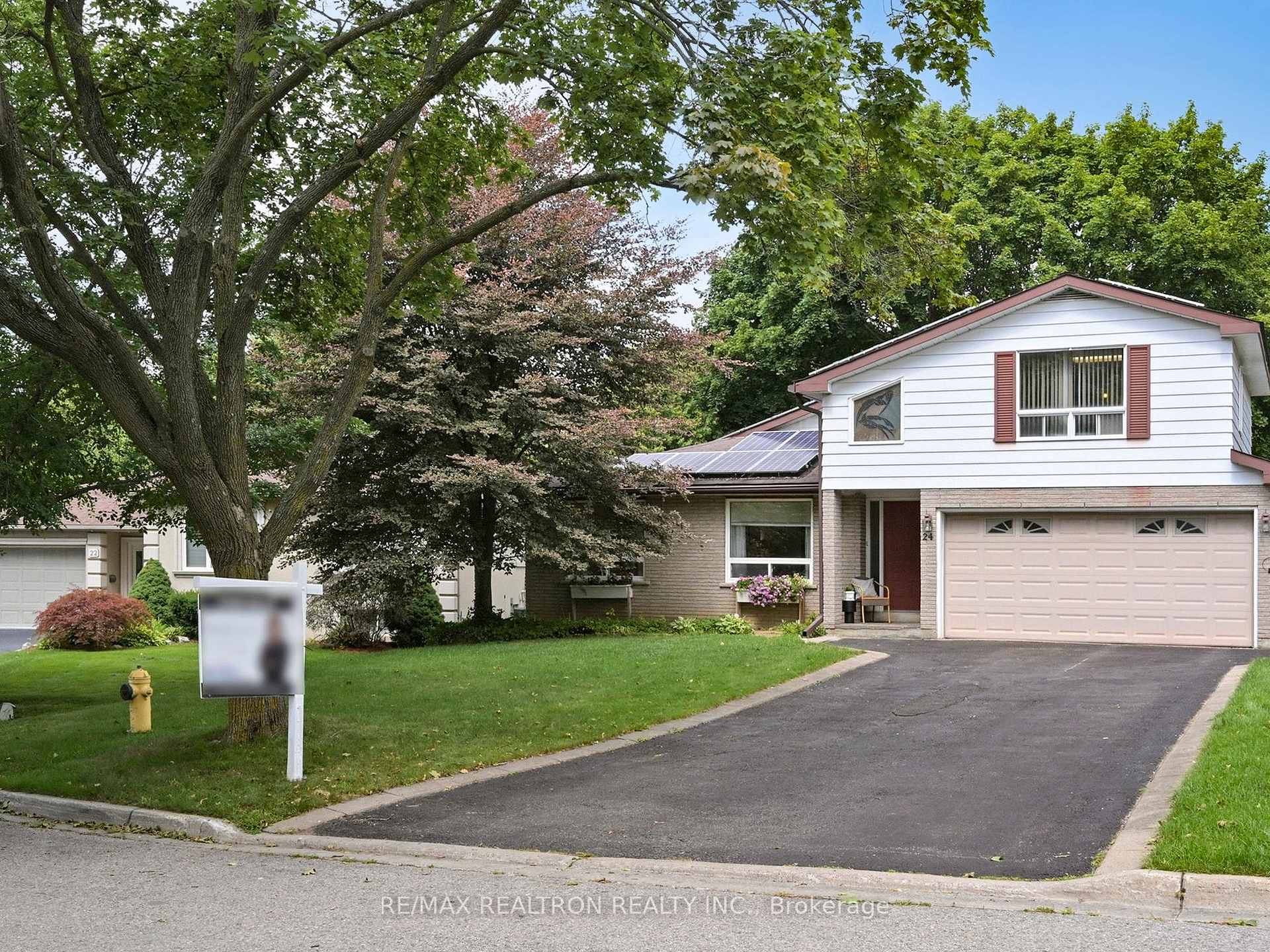 Photo 1 of 24 Castle Harbour Lane, Markham, Bayview Fairway-Bayview Country Club Estates — HOMEH