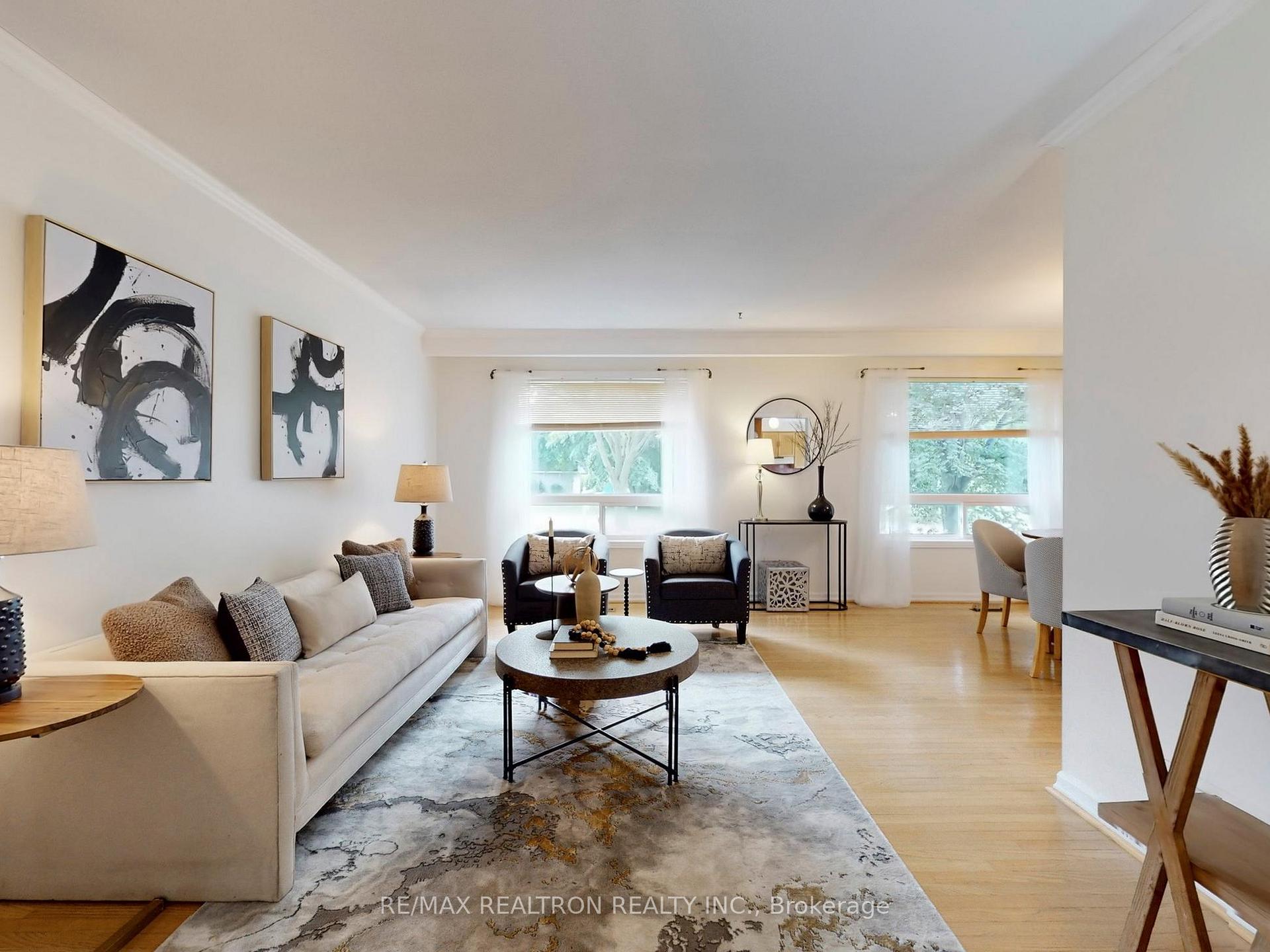 Photo 3 of 24 Castle Harbour Lane, Markham, Bayview Fairway-Bayview Country Club Estates — HOMEH