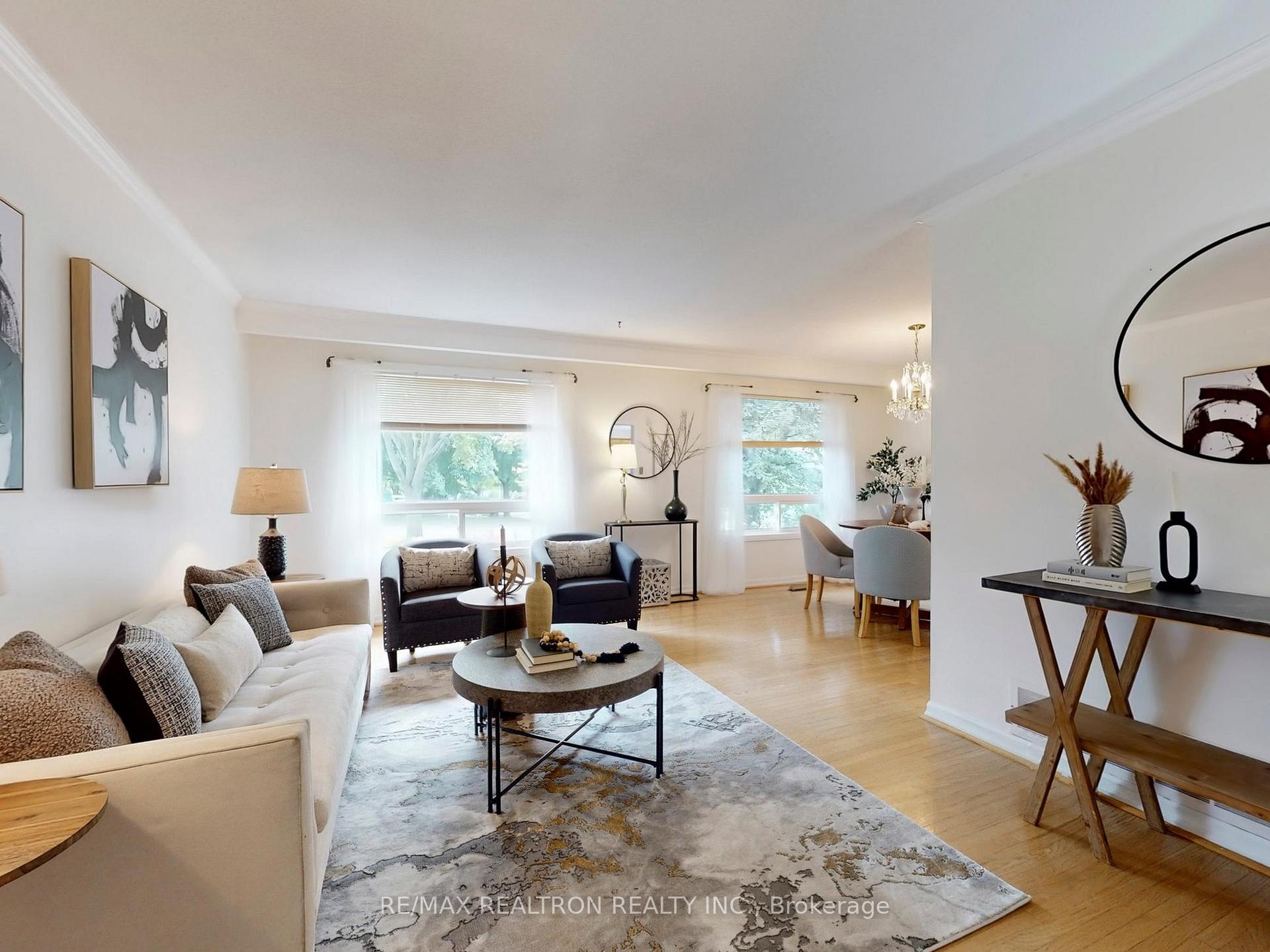 Photo 4 of 24 Castle Harbour Lane, Markham, Bayview Fairway-Bayview Country Club Estates — HOMEH