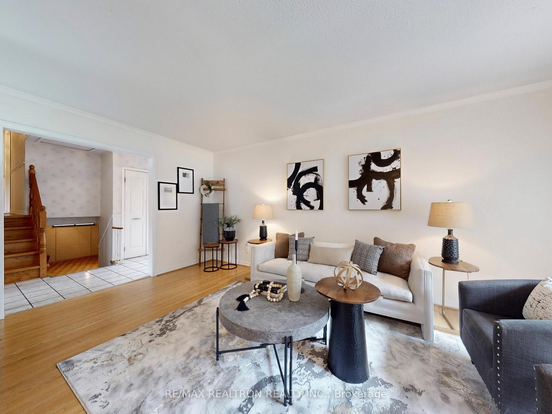 Photo 5 of 24 Castle Harbour Lane, Markham, Bayview Fairway-Bayview Country Club Estates — HOMEH