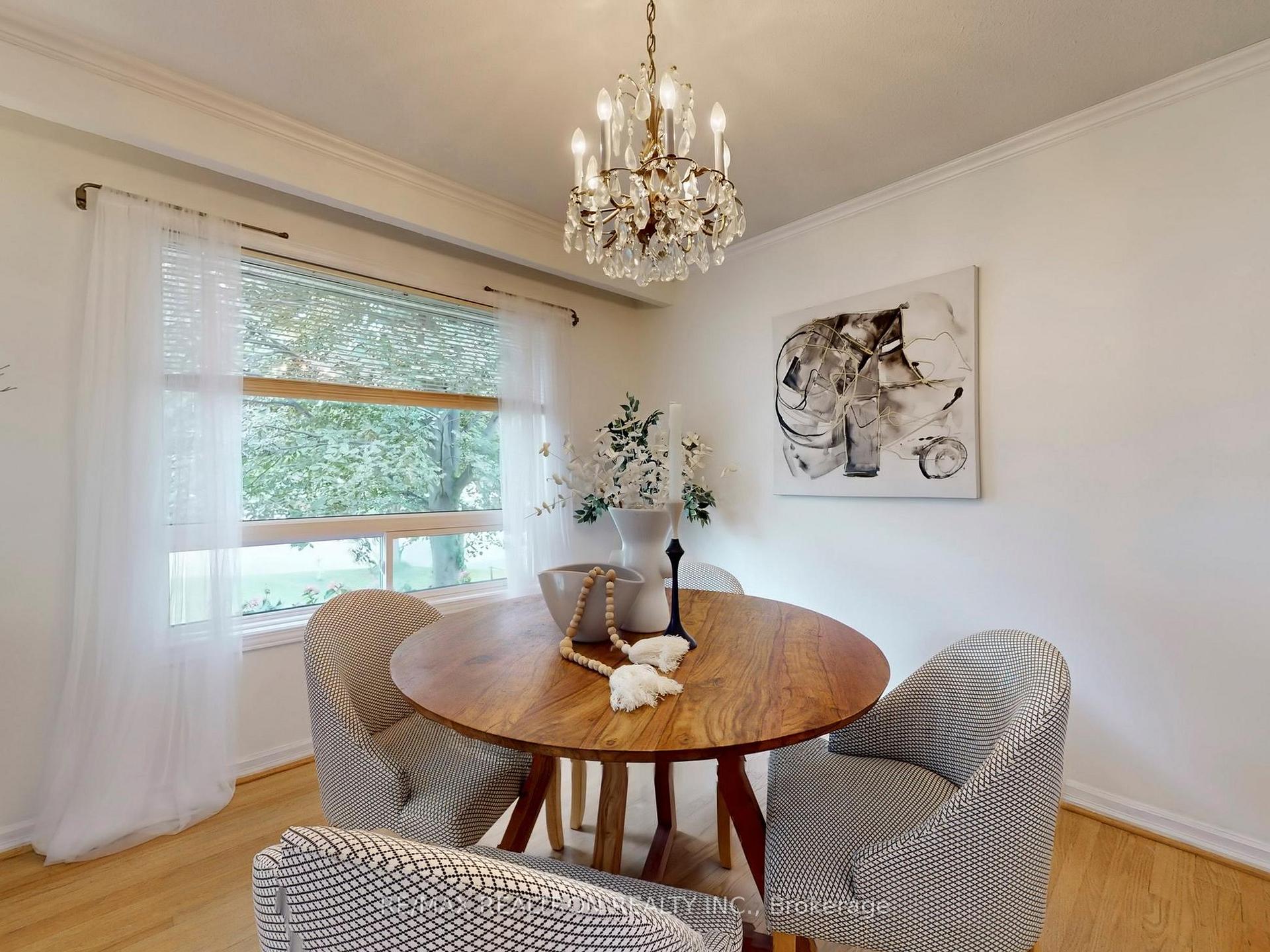 Photo 7 of 24 Castle Harbour Lane, Markham, Bayview Fairway-Bayview Country Club Estates — HOMEH