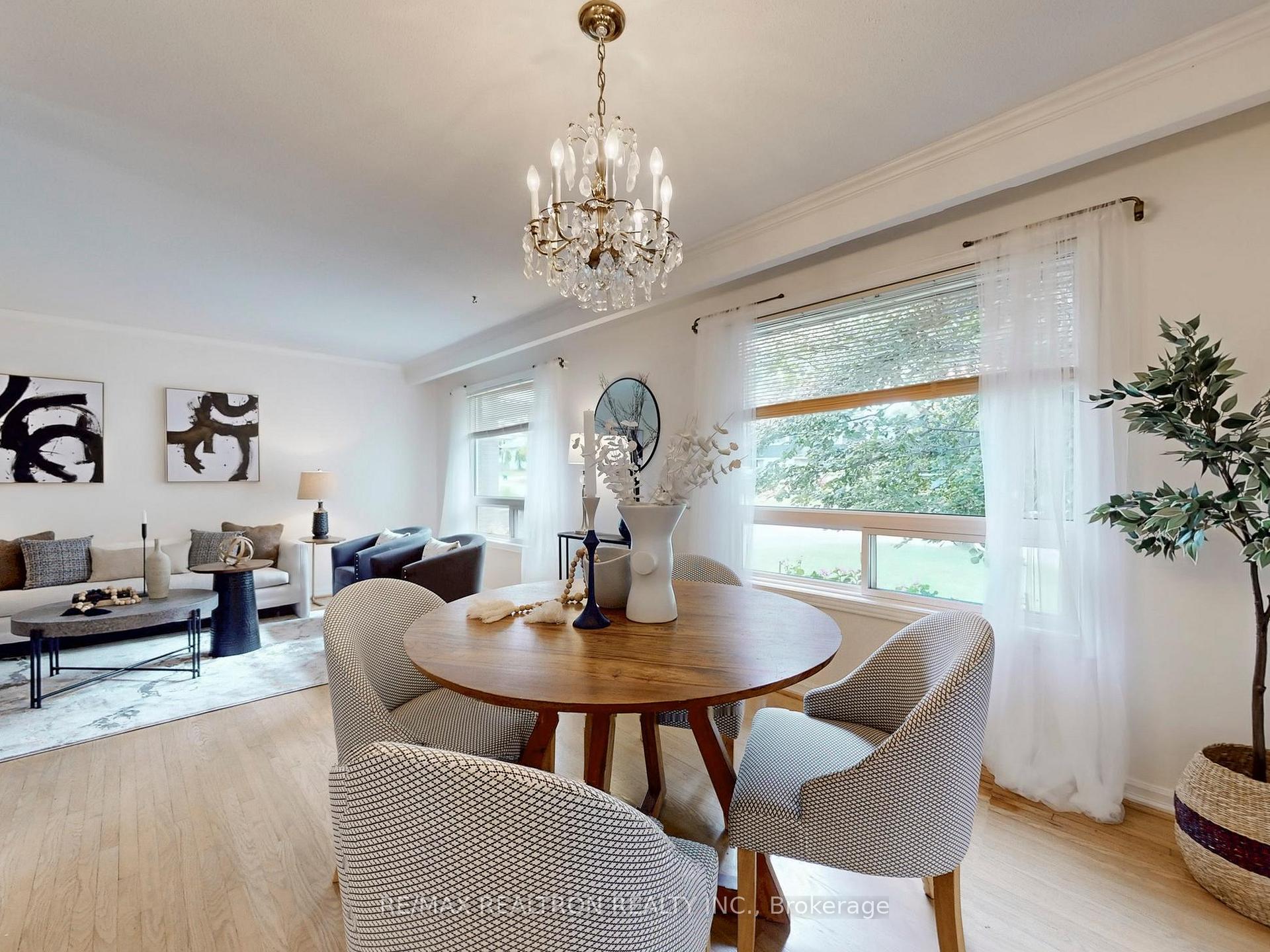 Photo 8 of 24 Castle Harbour Lane, Markham, Bayview Fairway-Bayview Country Club Estates — HOMEH