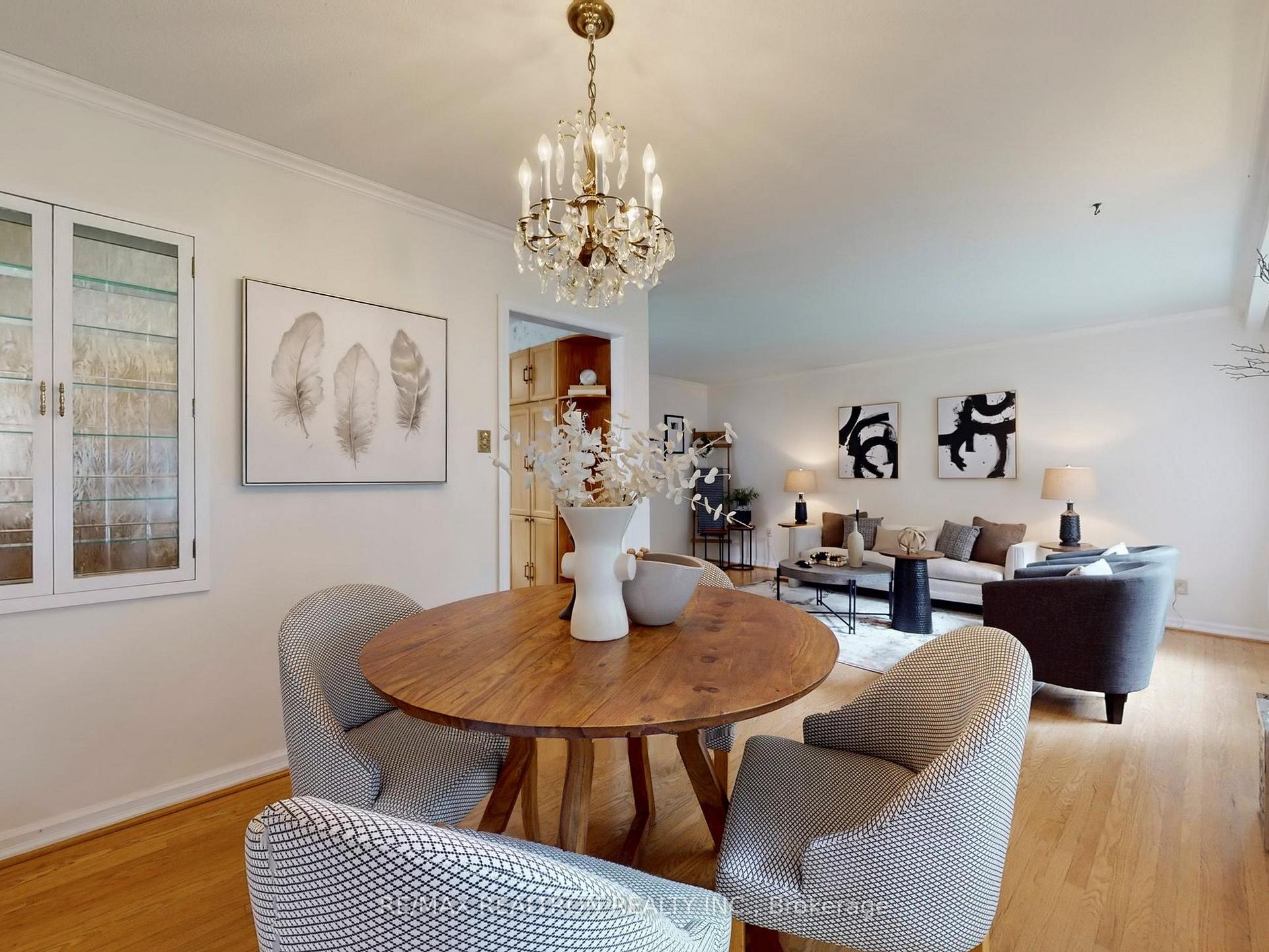 Photo 9 of 24 Castle Harbour Lane, Markham, Bayview Fairway-Bayview Country Club Estates — HOMEH
