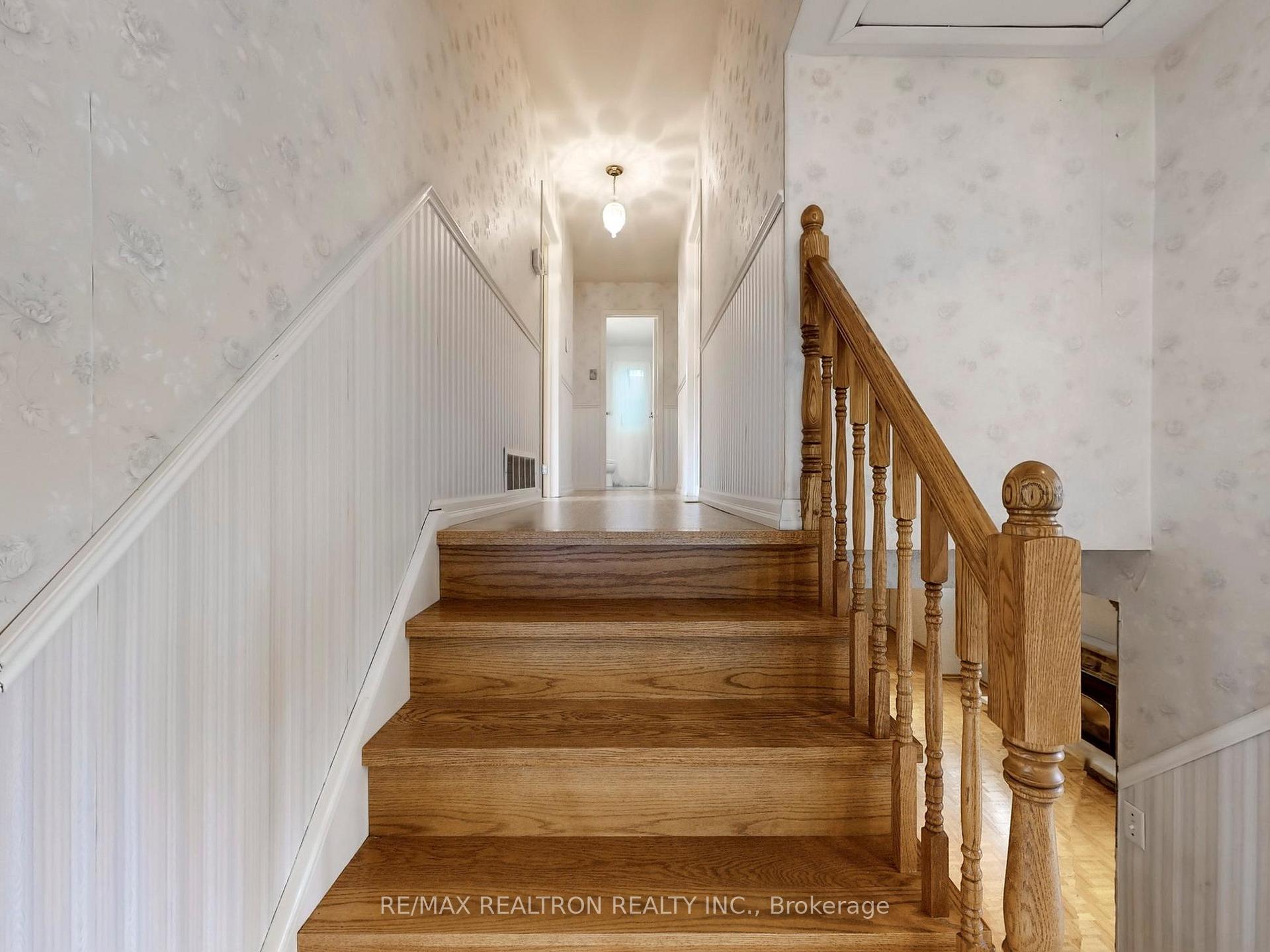 Photo 12 of 24 Castle Harbour Lane, Markham, Bayview Fairway-Bayview Country Club Estates — HOMEH