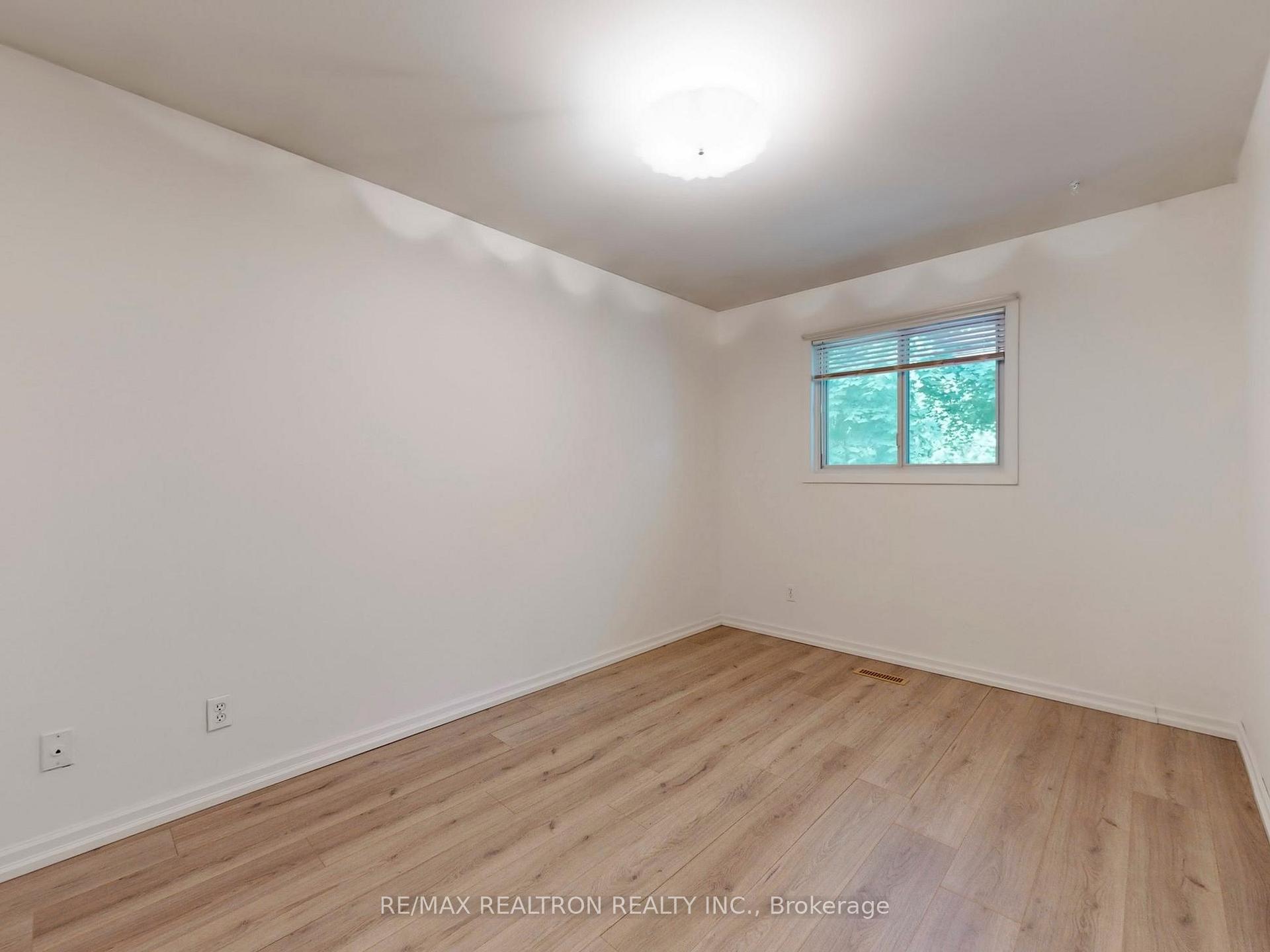 Photo 18 of 24 Castle Harbour Lane, Markham, Bayview Fairway-Bayview Country Club Estates — HOMEH