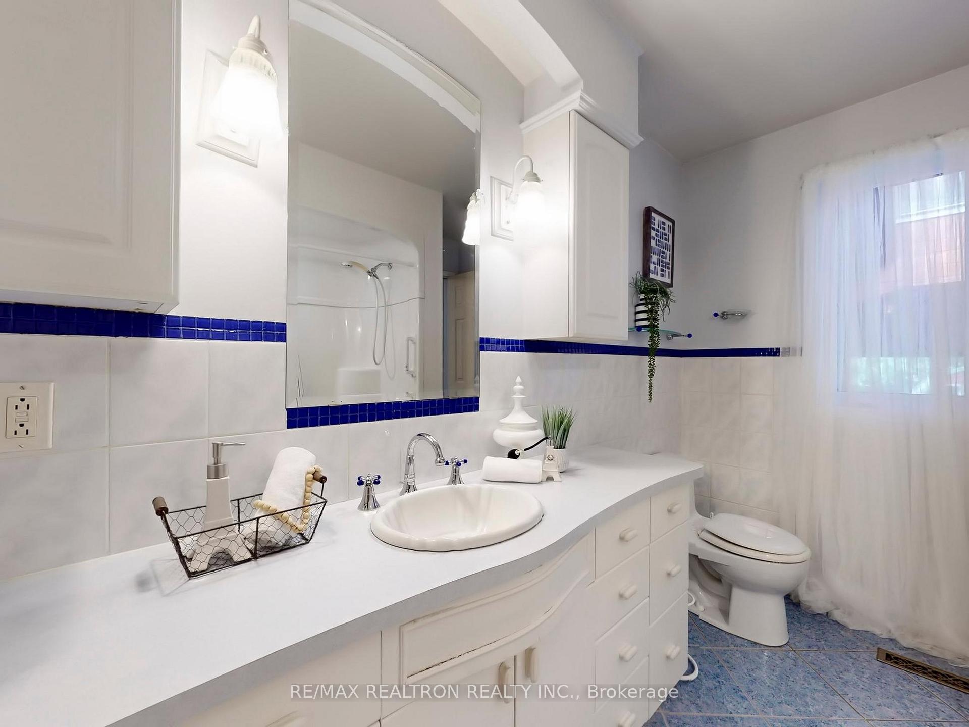 Photo 21 of 24 Castle Harbour Lane, Markham, Bayview Fairway-Bayview Country Club Estates — HOMEH