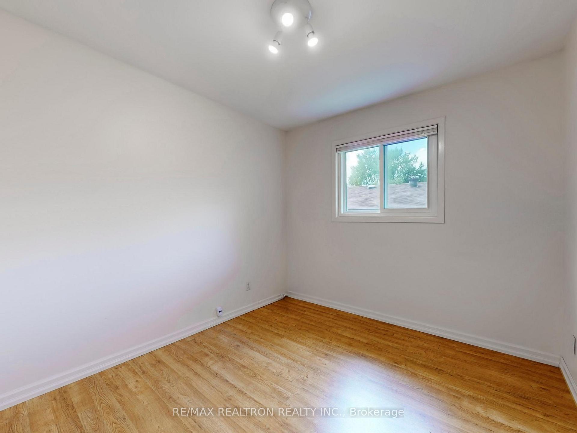 Photo 25 of 24 Castle Harbour Lane, Markham, Bayview Fairway-Bayview Country Club Estates — HOMEH