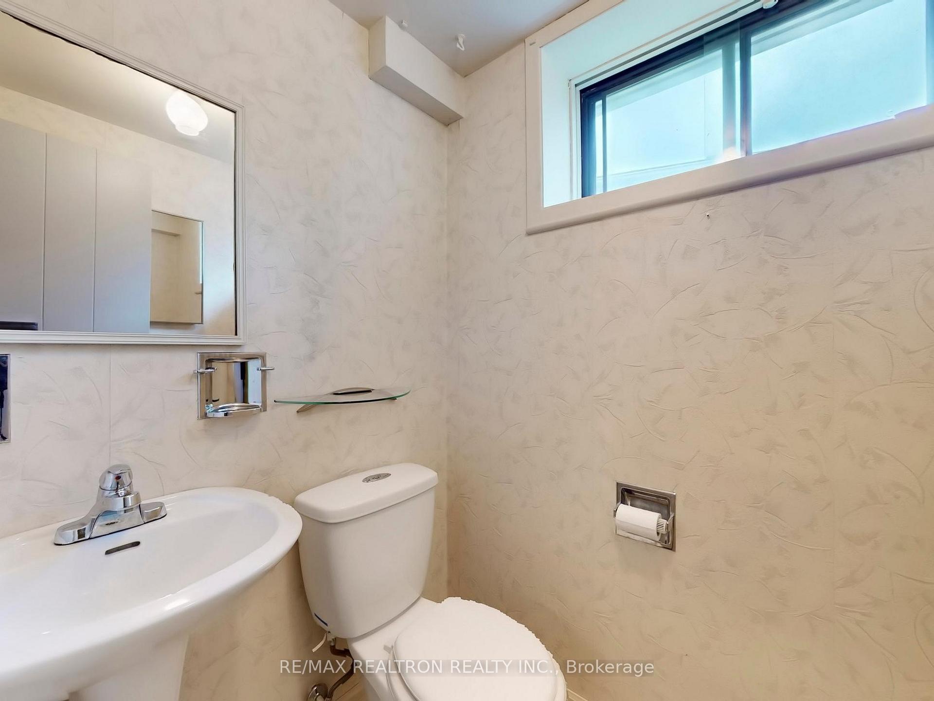 Photo 33 of 24 Castle Harbour Lane, Markham, Bayview Fairway-Bayview Country Club Estates — HOMEH