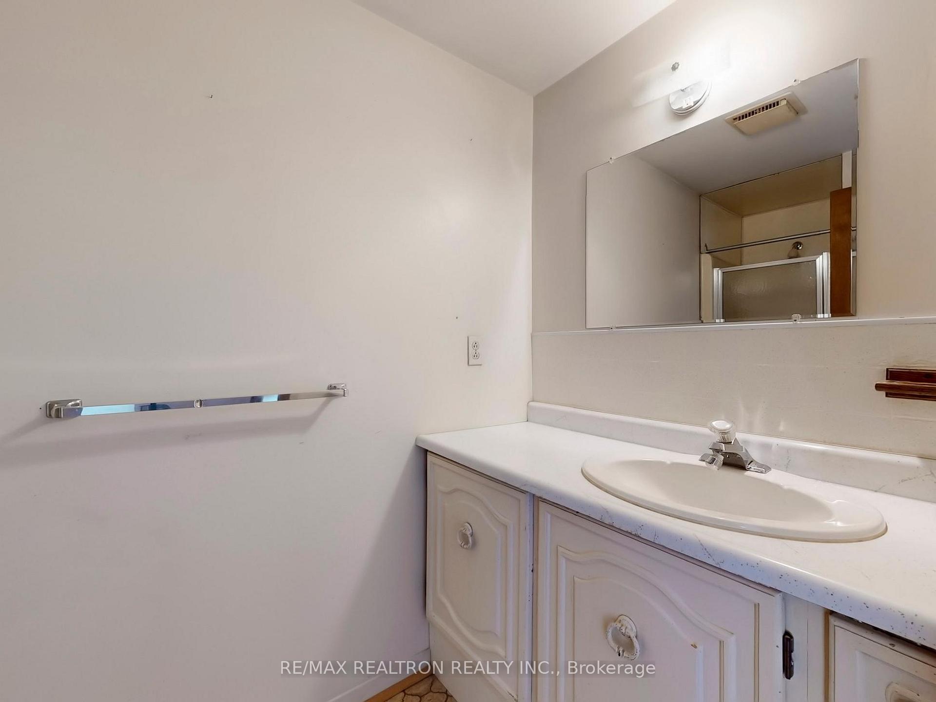 Photo 40 of 24 Castle Harbour Lane, Markham, Bayview Fairway-Bayview Country Club Estates — HOMEH
