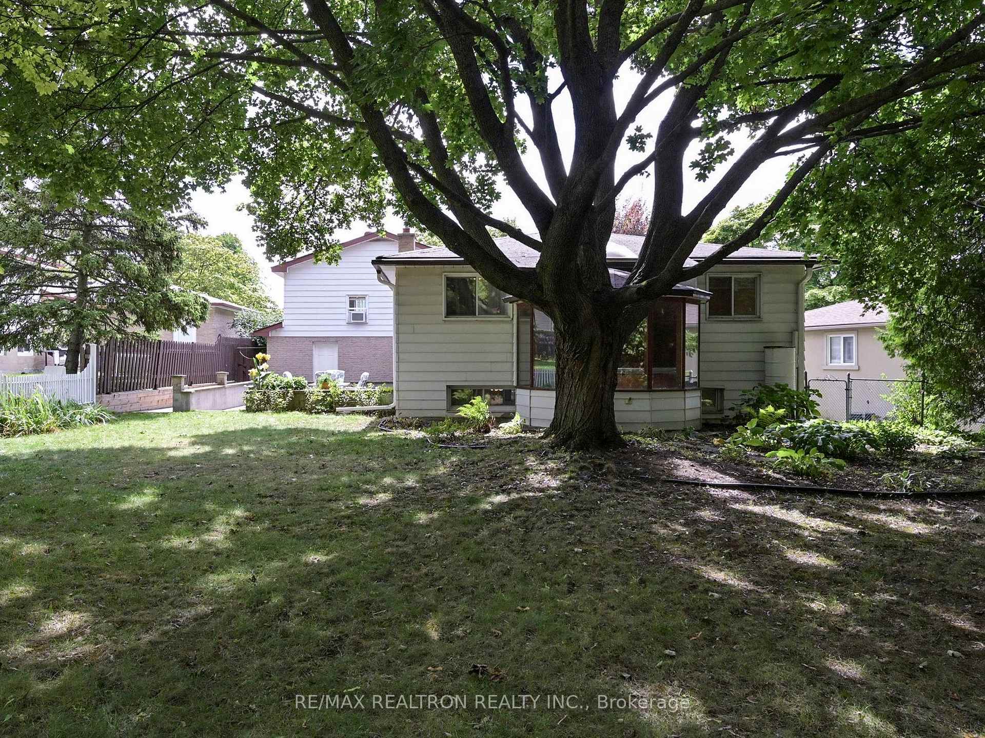 Photo 47 of 24 Castle Harbour Lane, Markham, Bayview Fairway-Bayview Country Club Estates — HOMEH