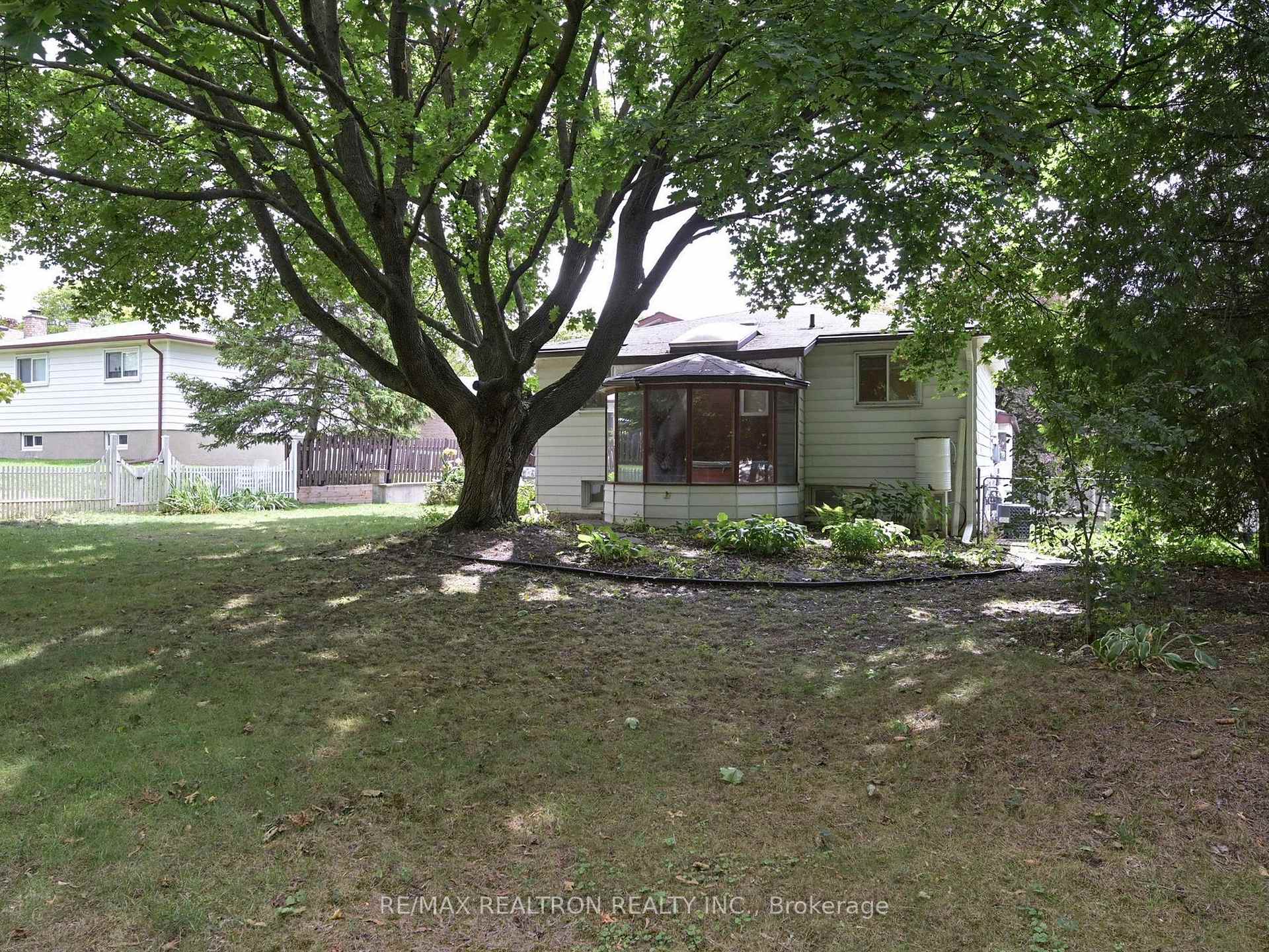 Photo 48 of 24 Castle Harbour Lane, Markham, Bayview Fairway-Bayview Country Club Estates — HOMEH