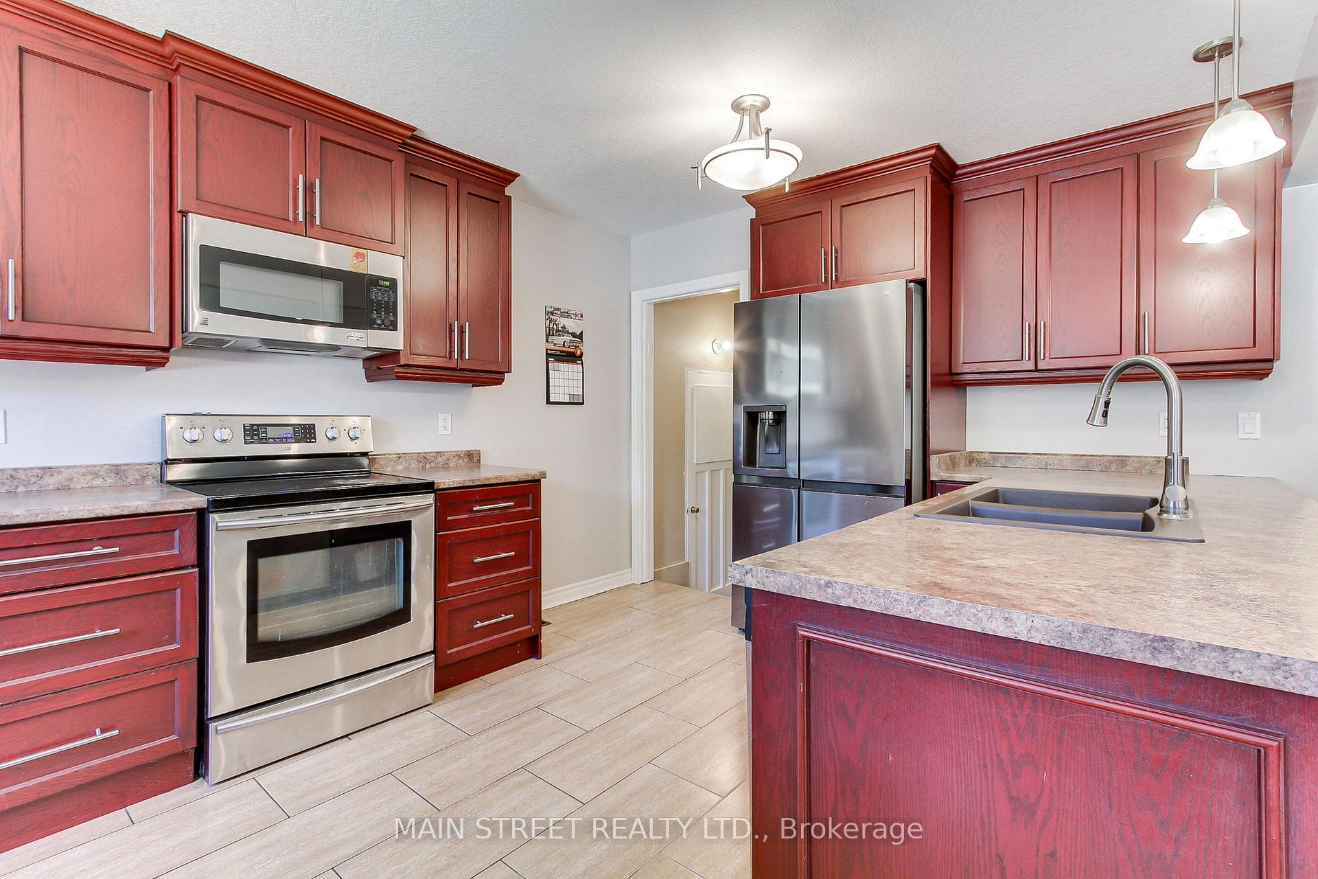 Photo 11 of 246 Franklin Street N, Kitchener — HOMEH