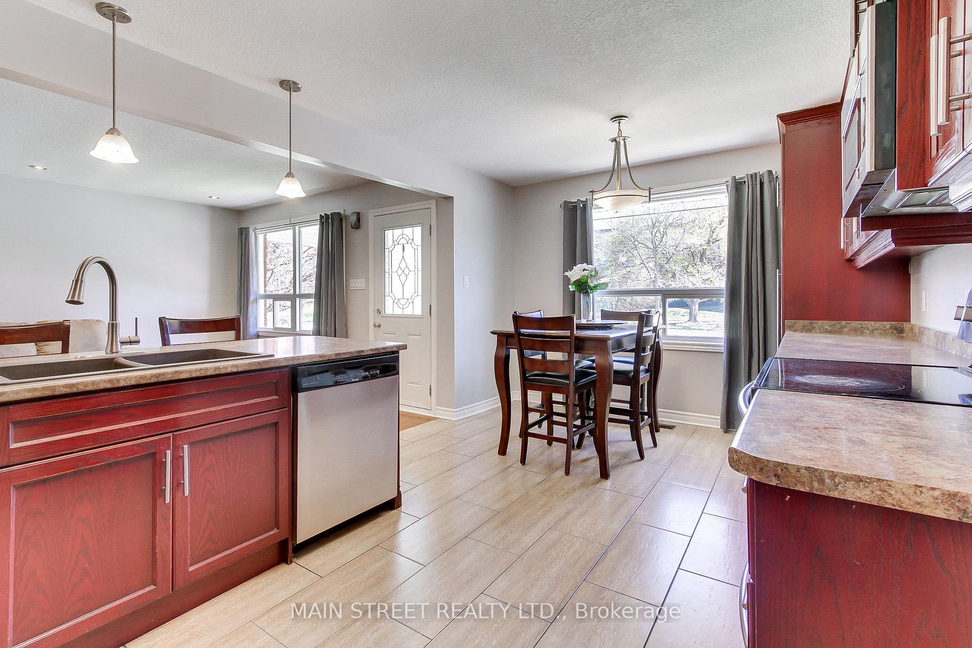 Photo 13 of 246 Franklin Street N, Kitchener — HOMEH
