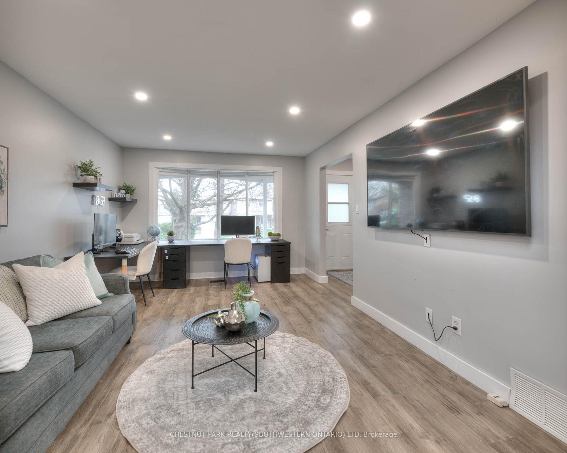 Photo 8 of 129 Dalegrove Drive, Kitchener — HOMEH